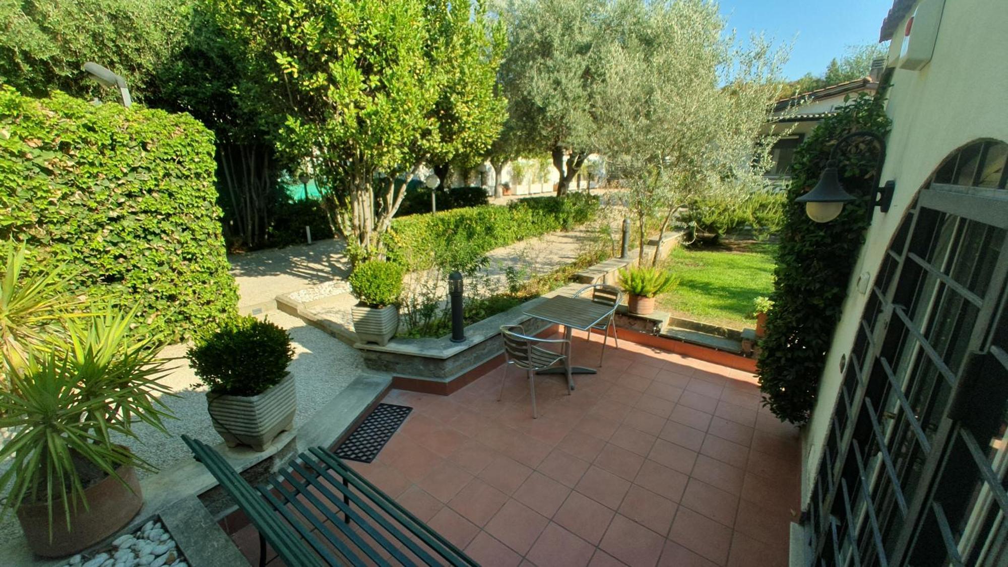 Lilli Urban Garden - Private Garden And Reserved Free Parking In Detached House Surrounded By The Greenery Of Apartment *