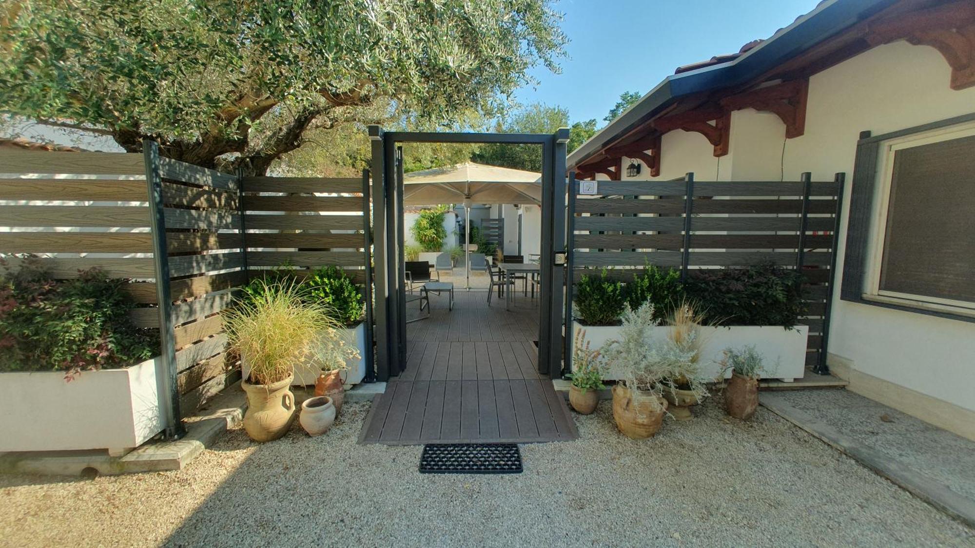 Apartment Lilli Urban Garden - Private Garden And Reserved Free Parking In Detached House Surrounded By The Greenery Of Rome
