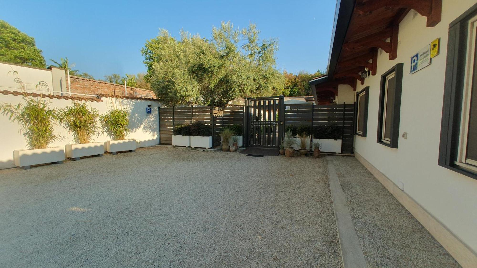 Apartment Lilli Urban Garden - Private Garden And Reserved Free Parking In Detached House Surrounded By The Greenery Of Rome