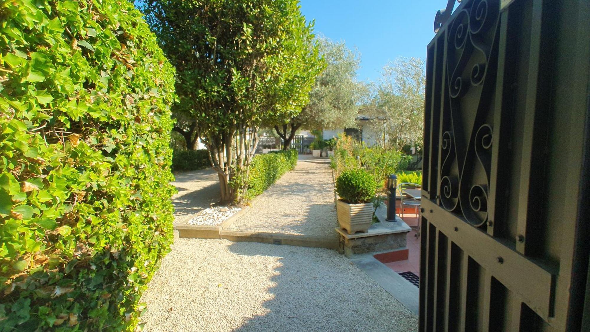 Lilli Urban Garden - Private Garden And Reserved Free Parking In Detached House Surrounded By The Greenery Of Rome