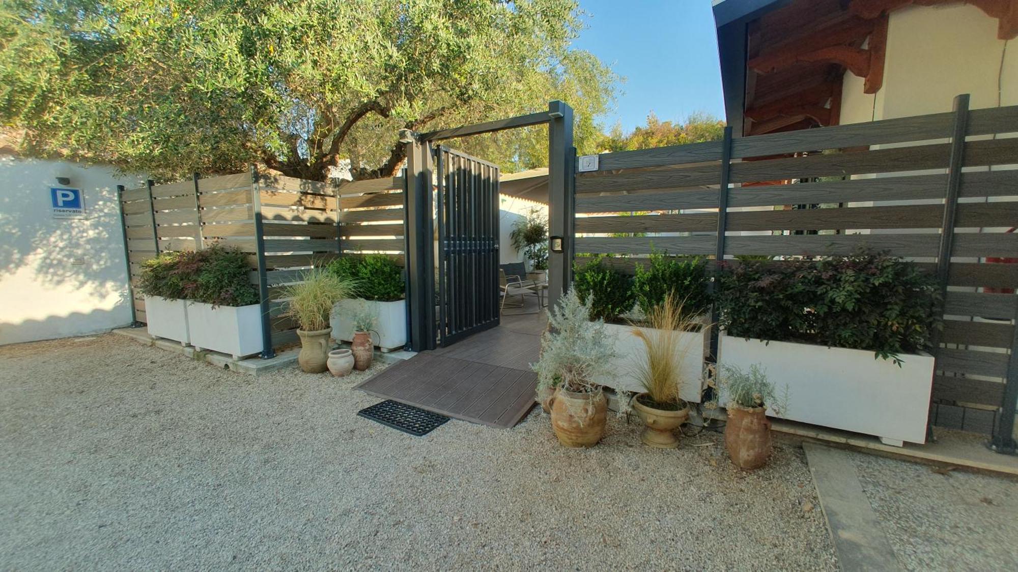 Lilli Urban Garden - Private Garden And Reserved Free Parking In Detached House Surrounded By The Greenery Of Apartment