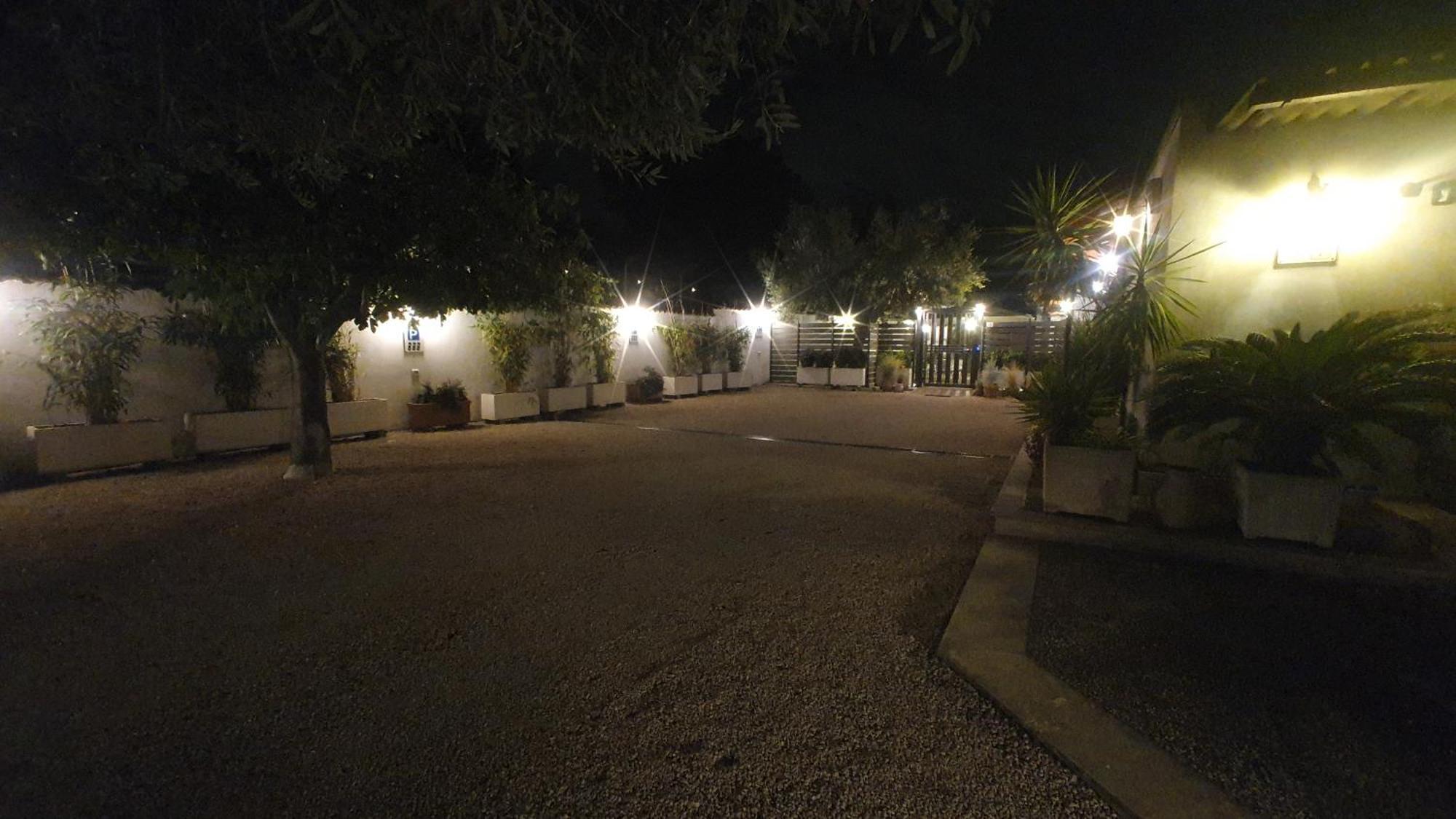 Lilli Urban Garden - Private Garden And Reserved Free Parking In Detached House Surrounded By The Greenery Of Apartment