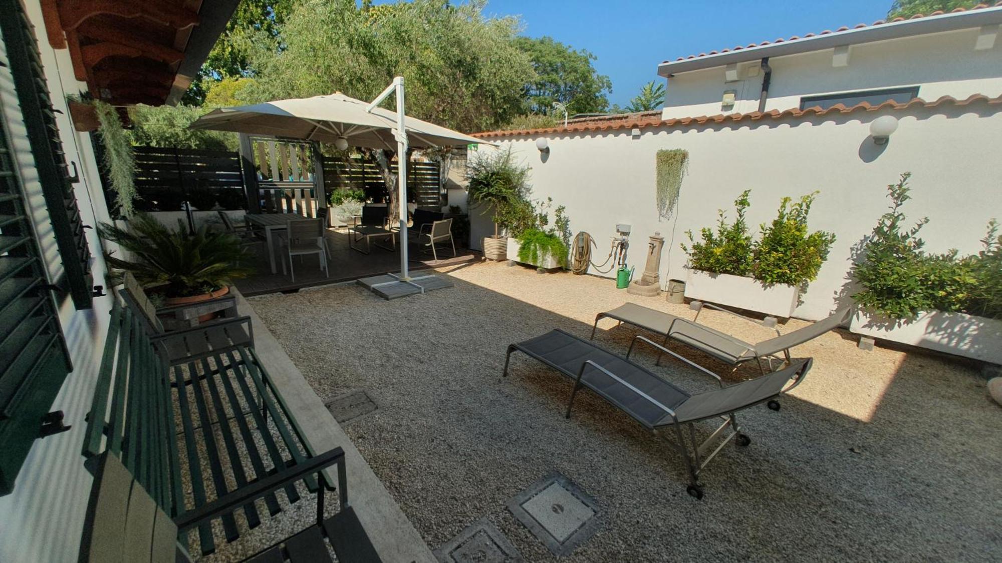 Lilli Urban Garden - Private Garden And Reserved Free Parking In Detached House Surrounded By The Greenery Of Apartment *