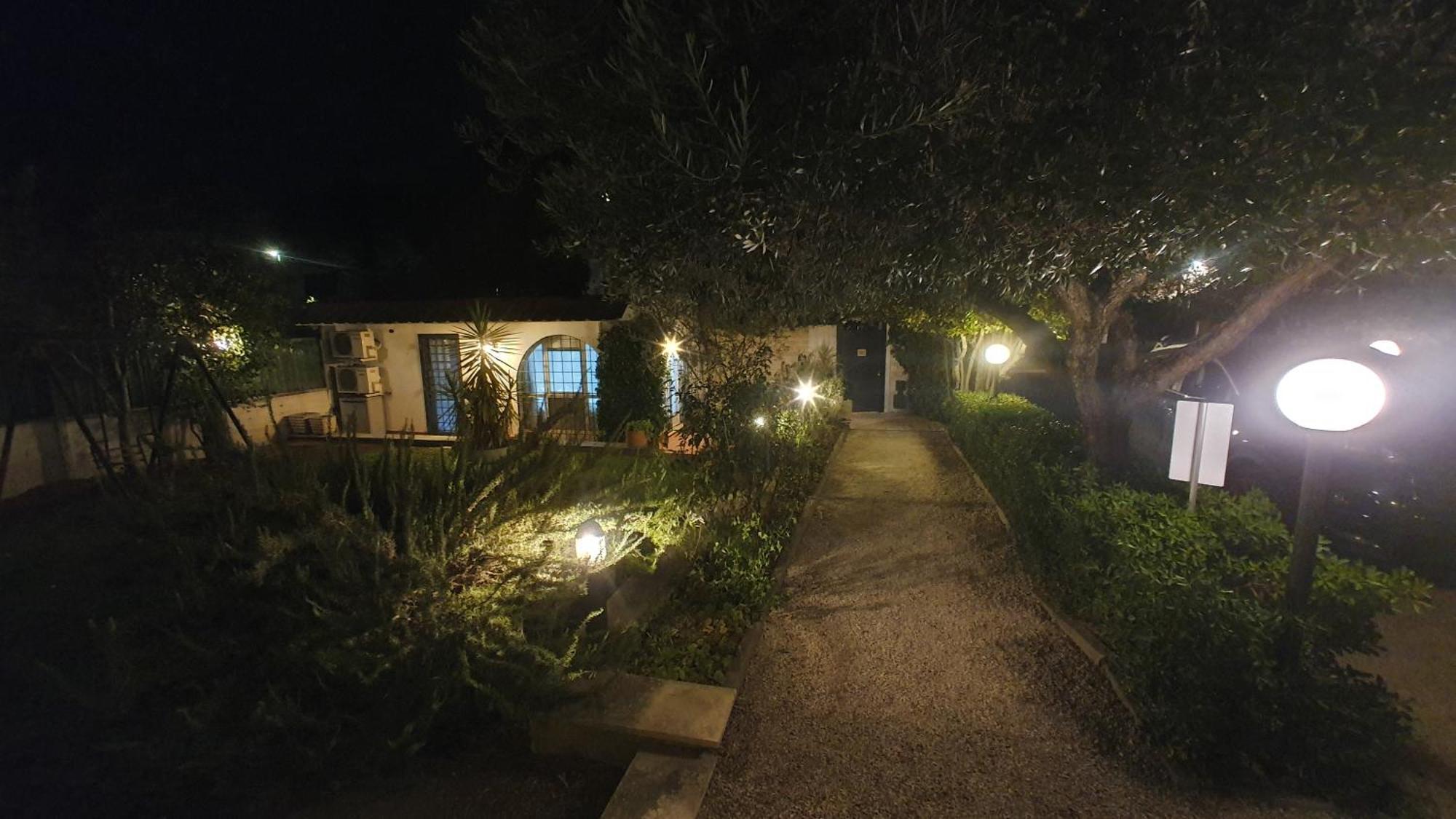 Lilli Urban Garden - Private Garden And Reserved Free Parking In Detached House Surrounded By The Greenery Of Apartment Rome