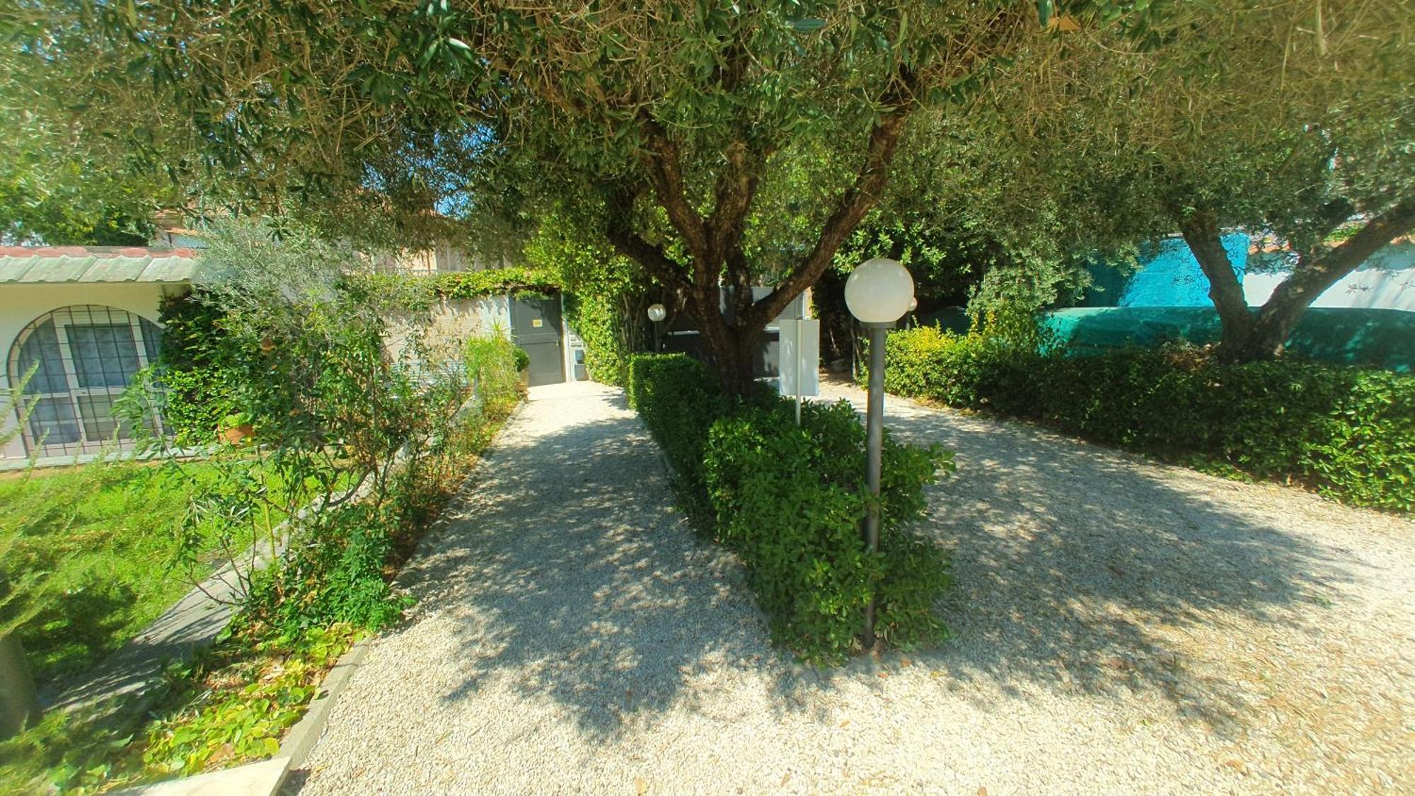 Apartment Lilli Urban Garden - Private Garden And Reserved Free Parking In Detached House Surrounded By The Greenery Of Rome