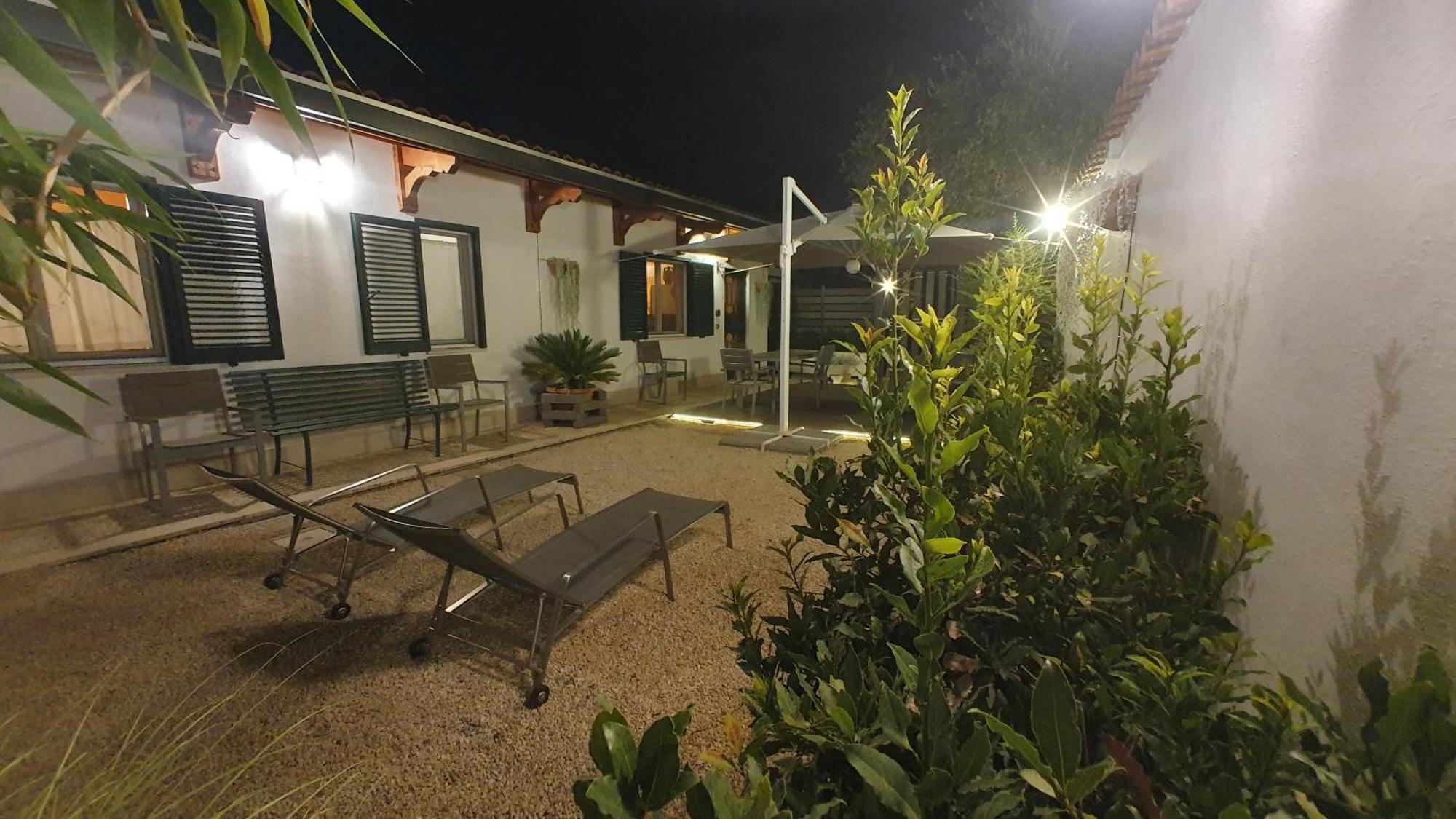Apartment Lilli Urban Garden - Private Garden And Reserved Free Parking In Detached House Surrounded By The Greenery Of *