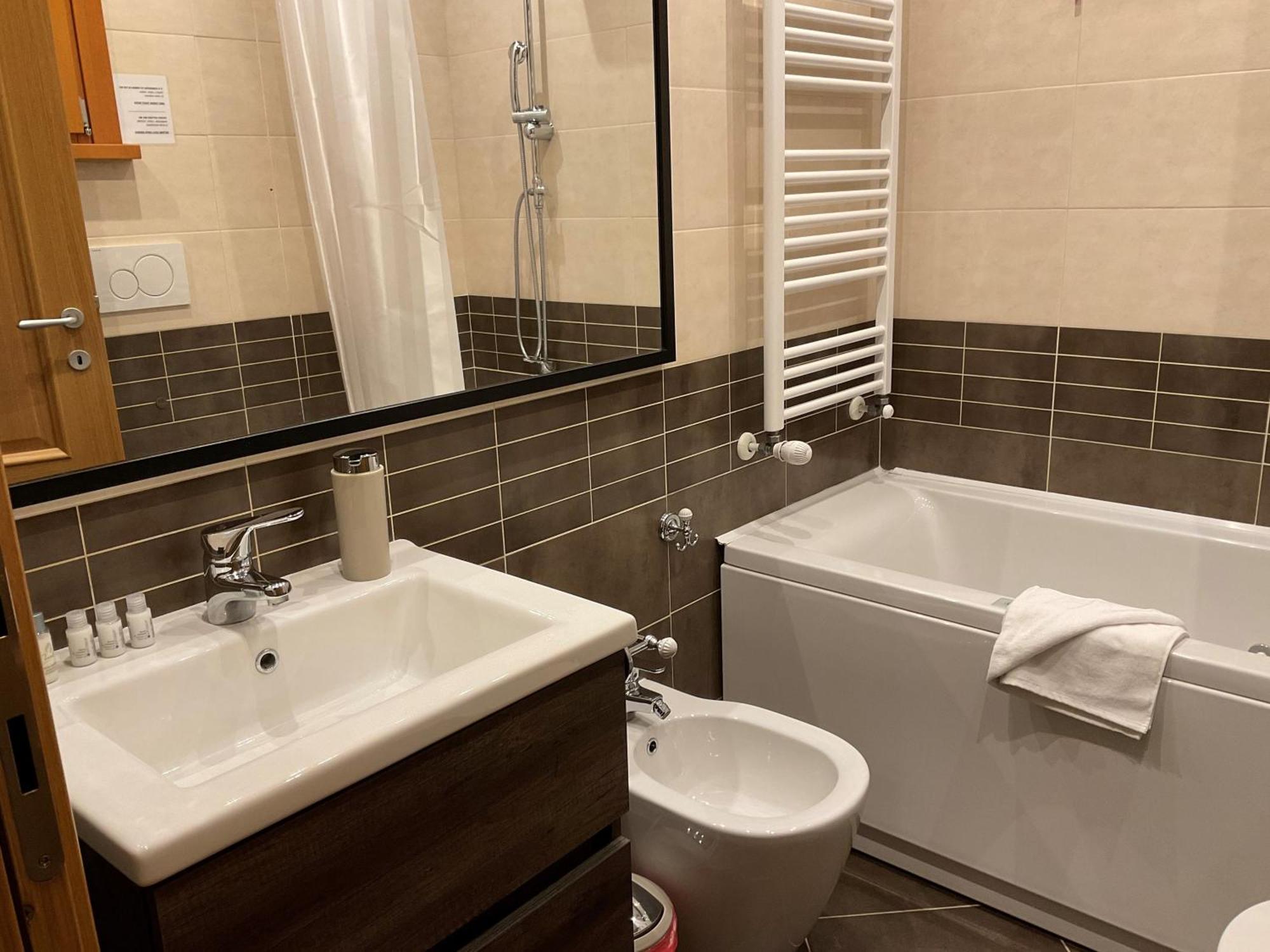 Golden Star Near Vatican, Aurelia Apartment