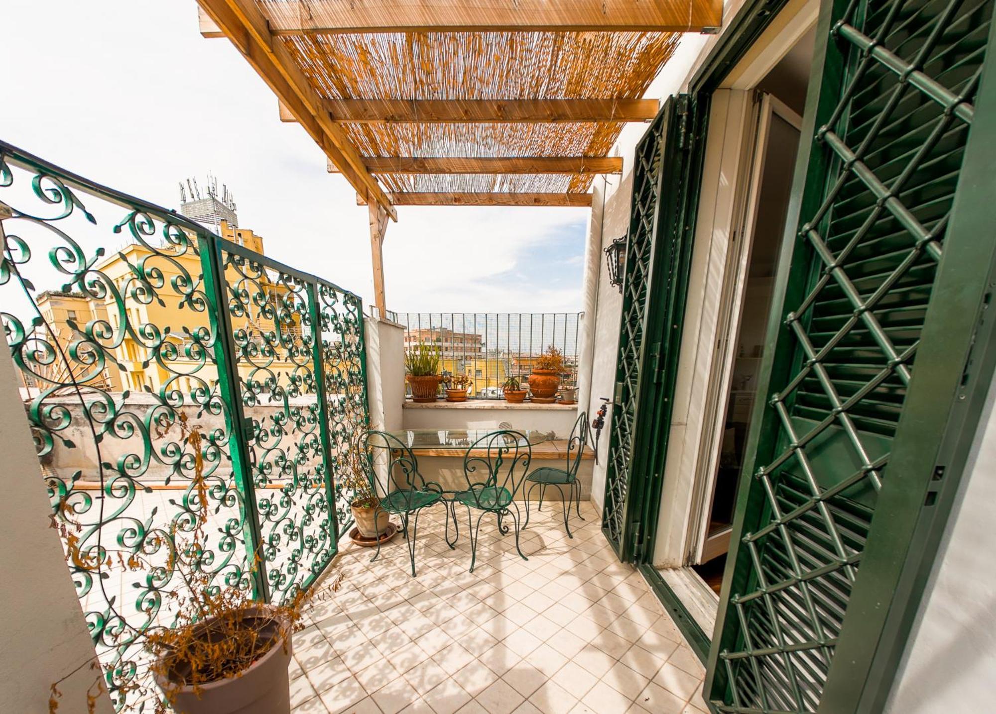 Stunning 3-bedroom Penthouse Rome