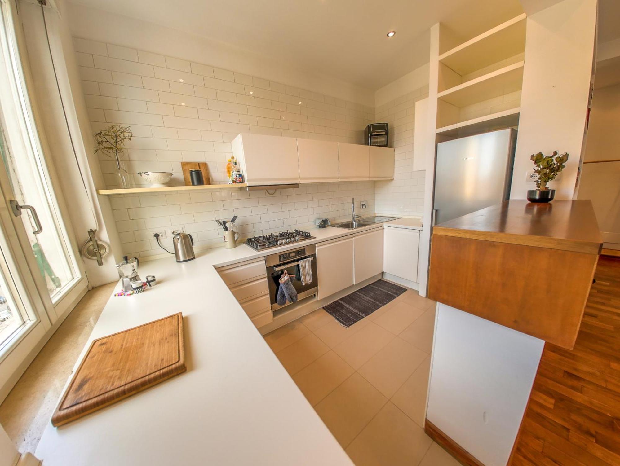 Apartment Stunning 3-bedroom Penthouse *