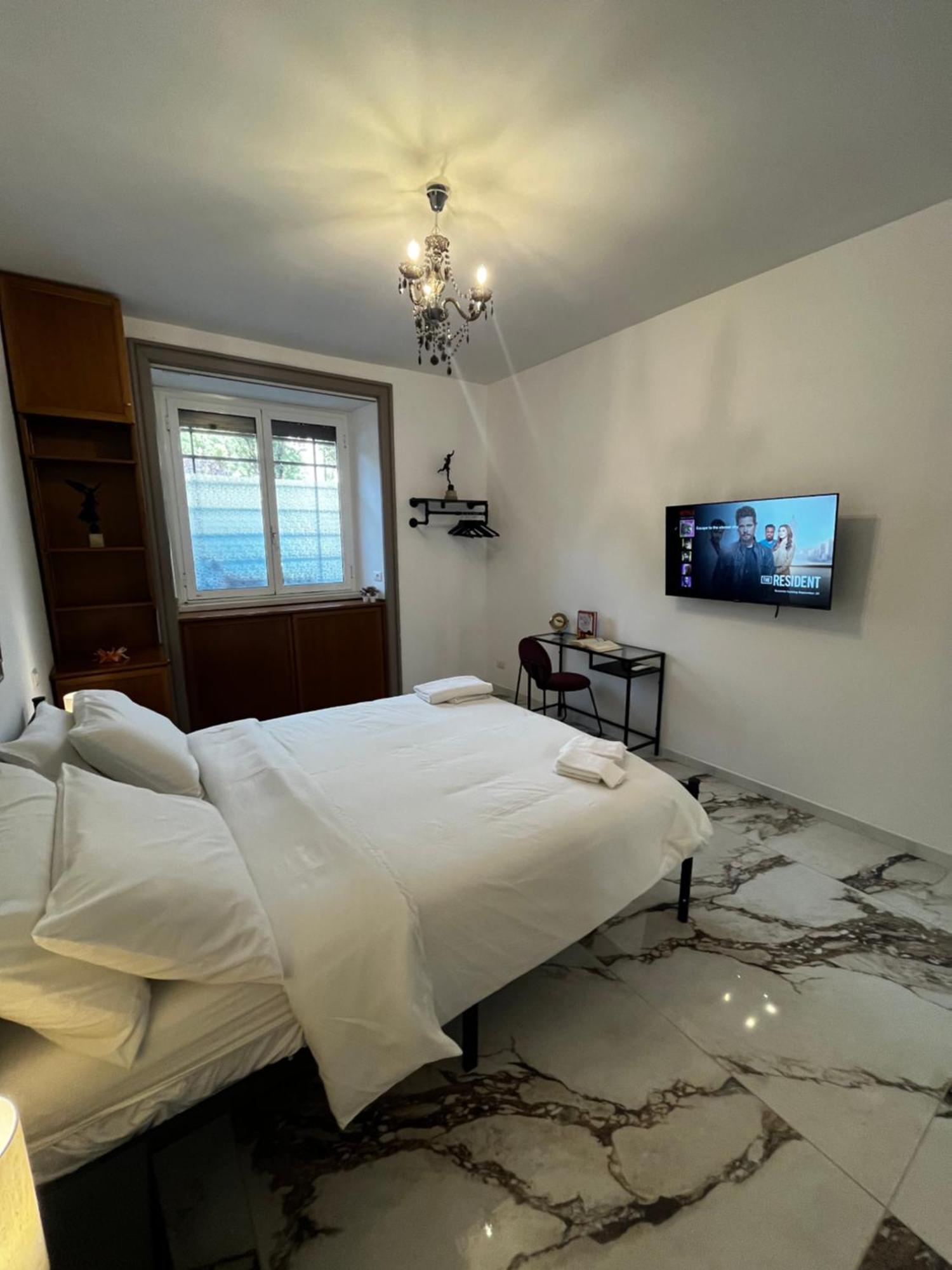 Apartment Escape To The Eternal Vatican *