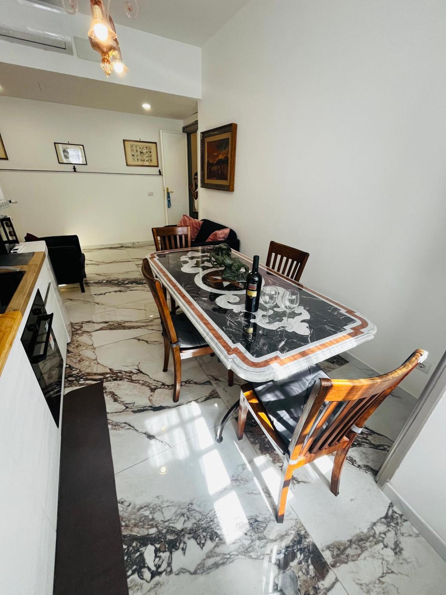 Apartment Escape To The Eternal Vatican *