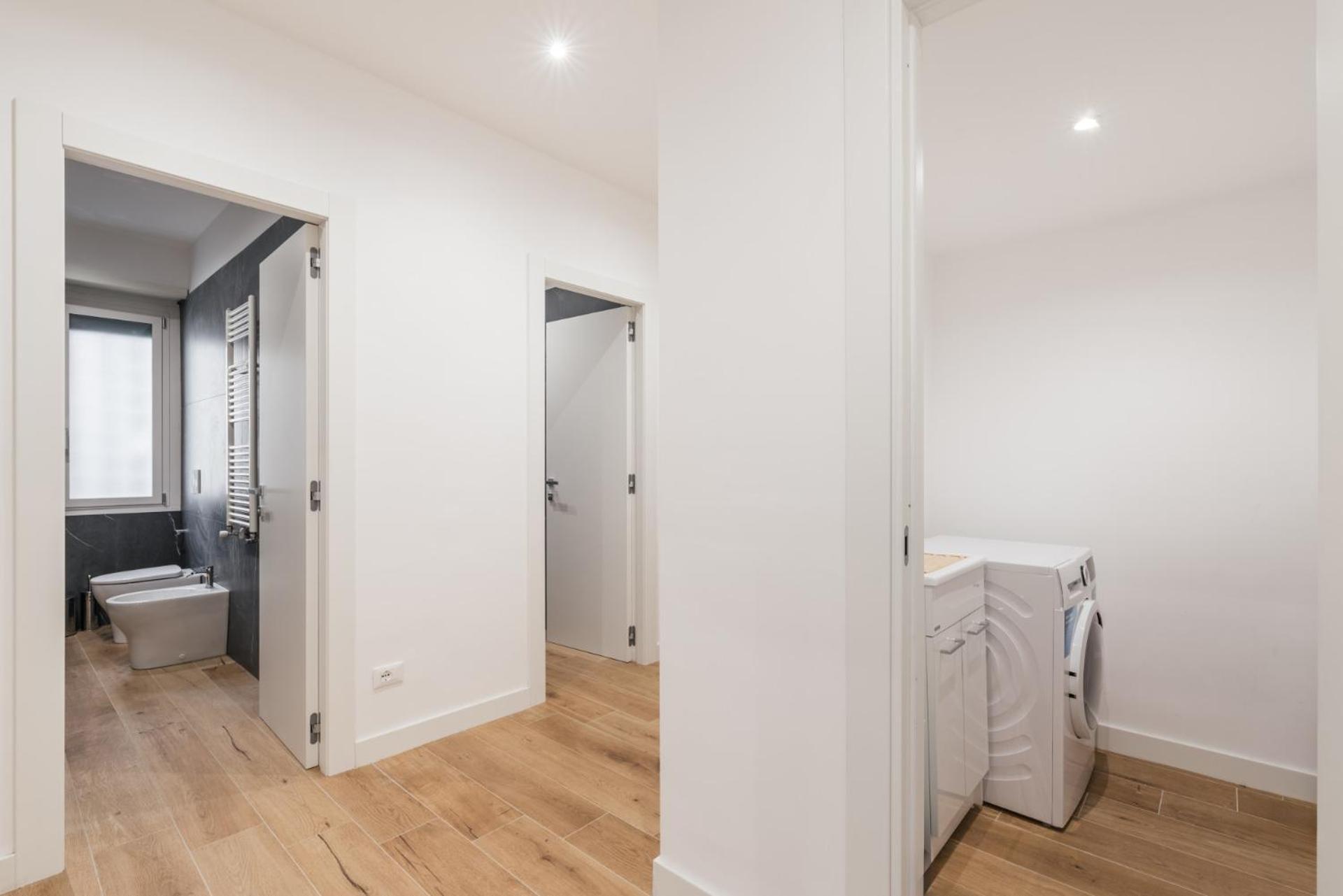 The Rent - Spacious Three-bedroom In Prati Area Rome