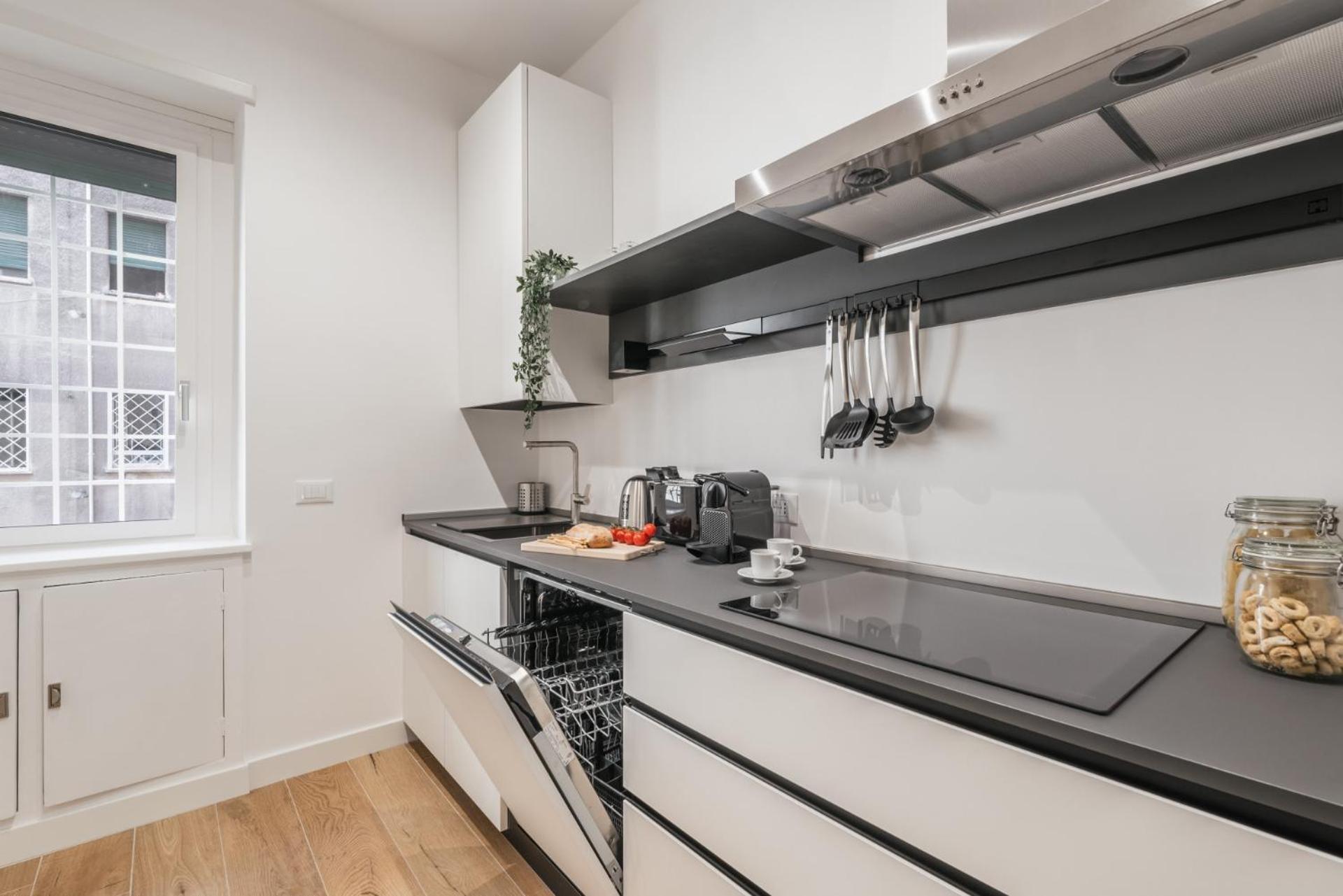 The Rent - Spacious Three-bedroom In Prati Area Appartement Rome