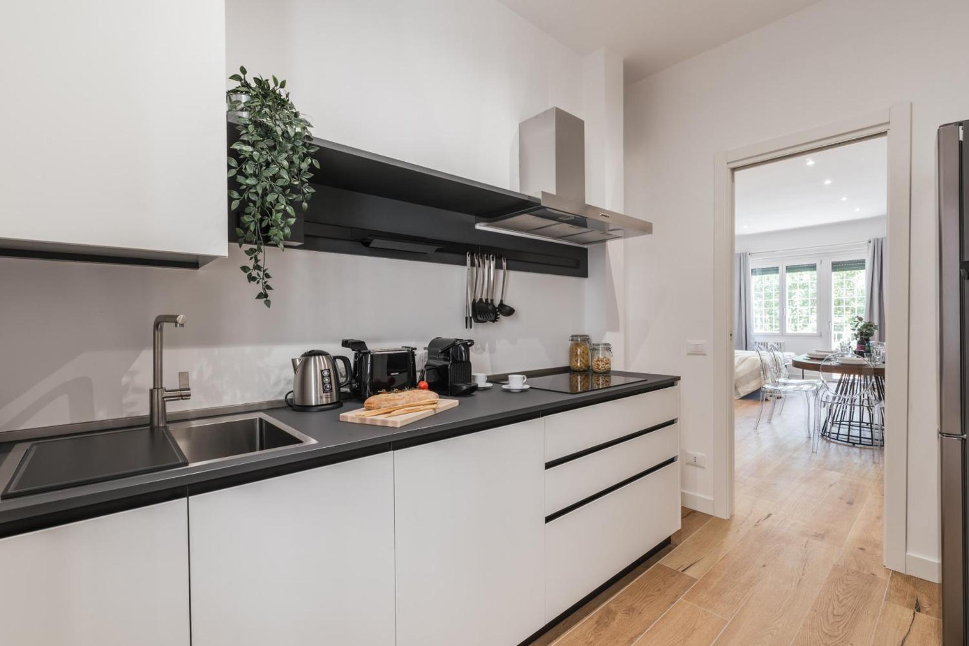 The Rent - Spacious Three-bedroom In Prati Area Appartement