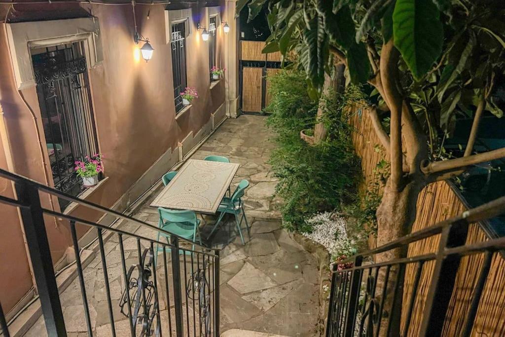 Appartamento Poerio Home&garden Near The Centre Of *