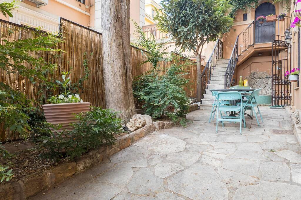 Appartamento Poerio Home&garden Near The Centre Of