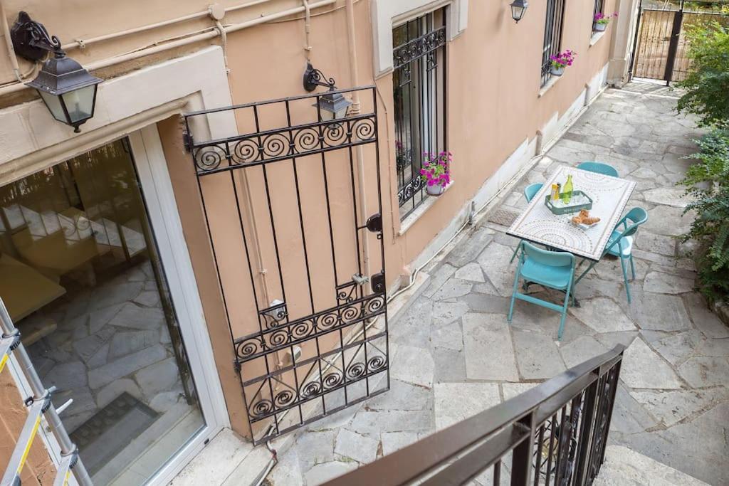Appartamento Poerio Home&garden Near The Centre Of *