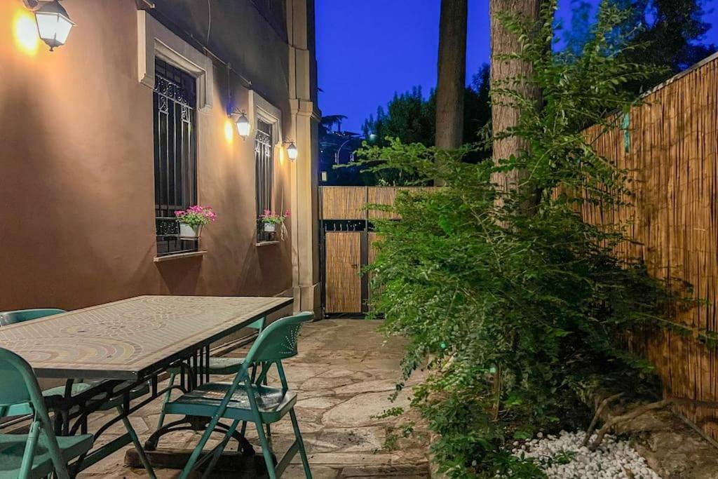 Appartamento Poerio Home&garden Near The Centre Of