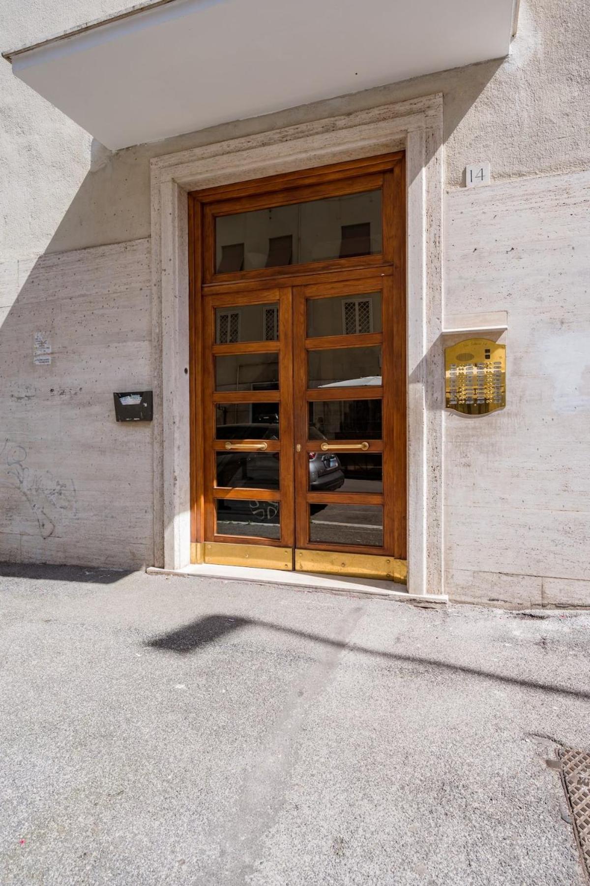 Lilia Charming Rome