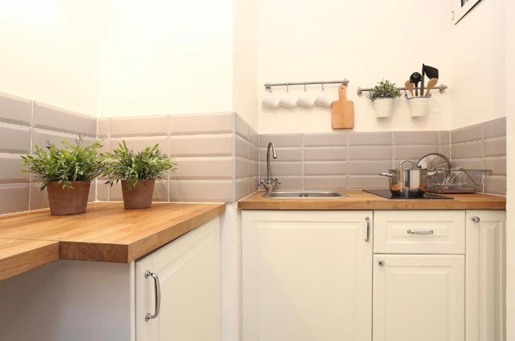 Bed & Breakfast Dimora Frattina Rome