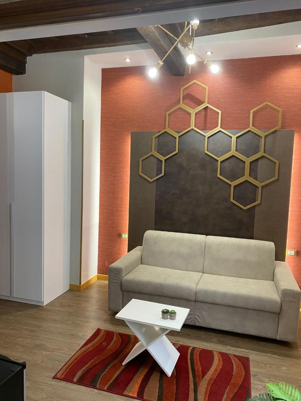 Dimora Frattina Bed & Breakfast Rome