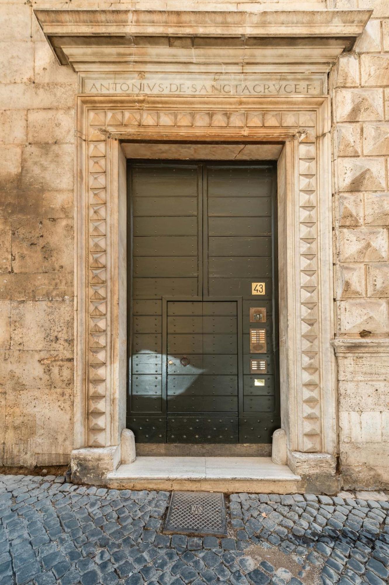 Maison Leo A Largo Argentina Rome