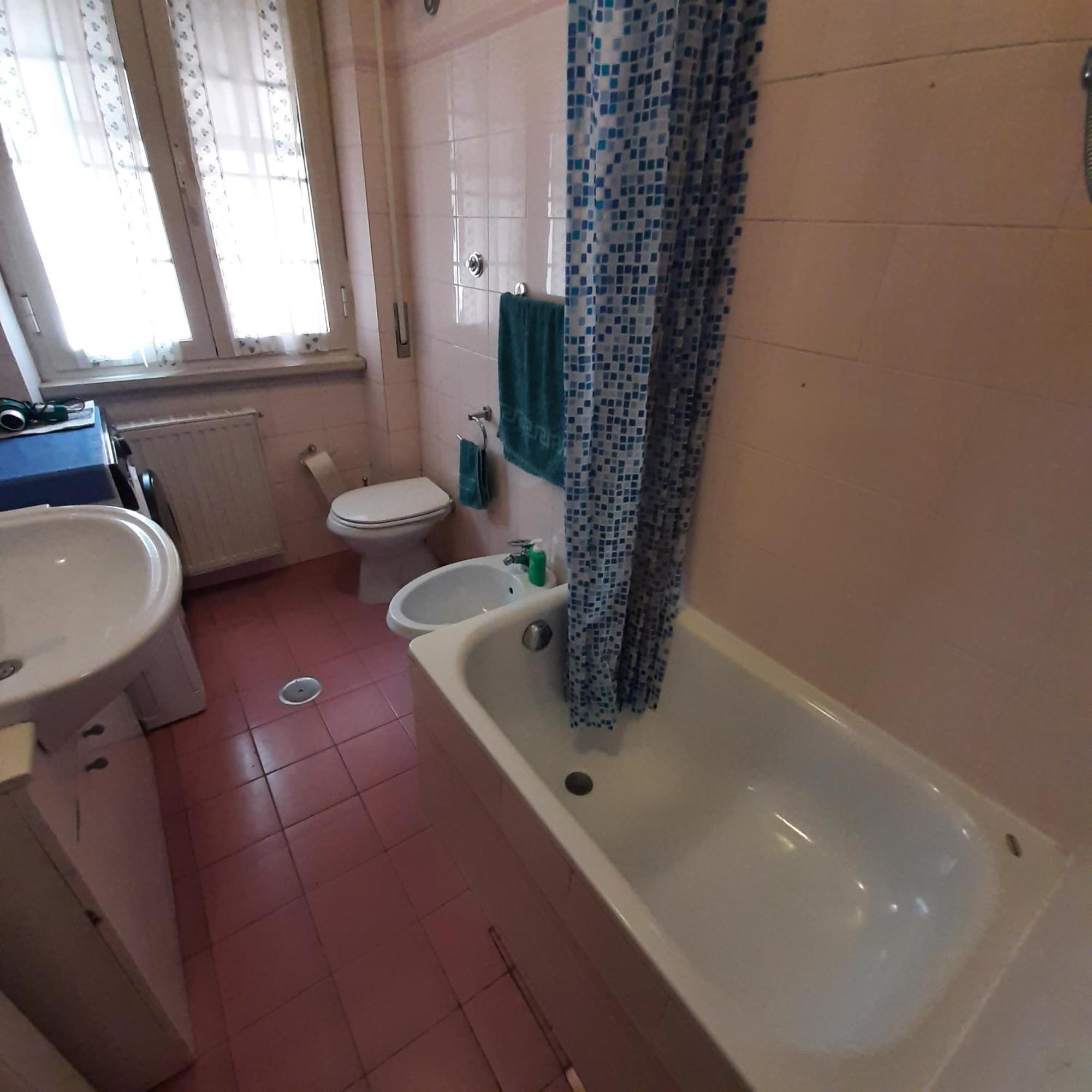 - Metro C Apartment *