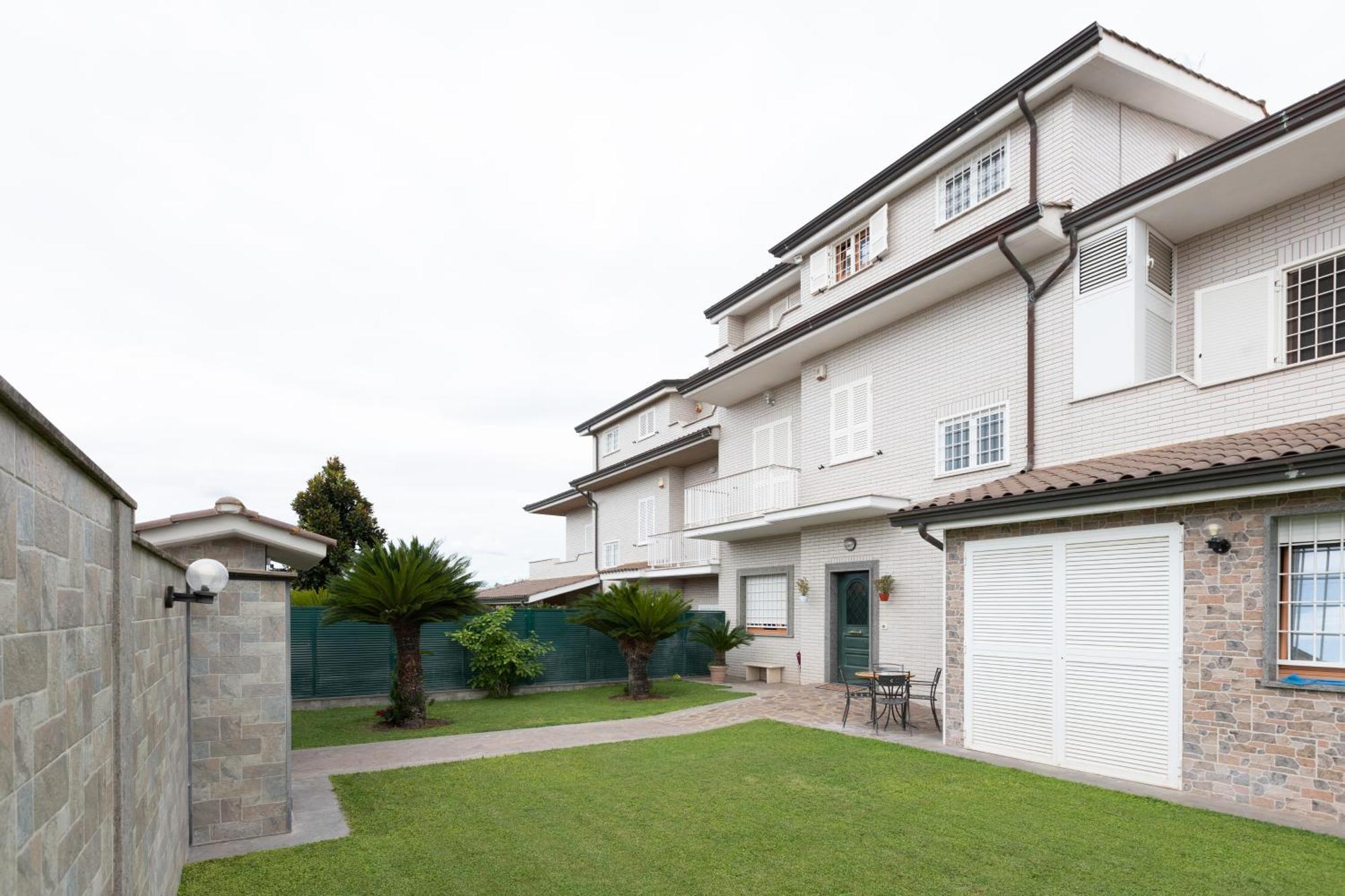Castelbarco House A *