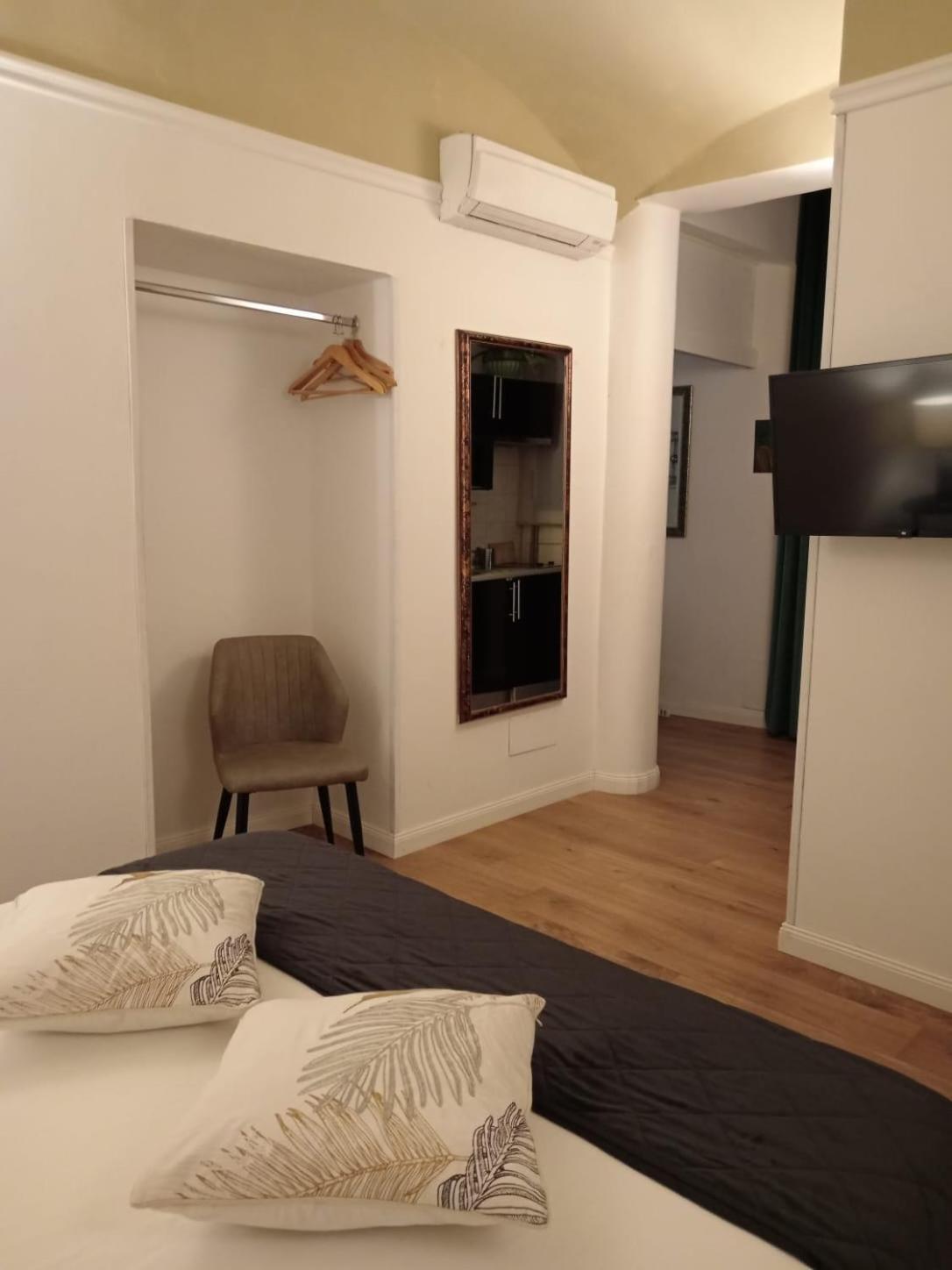 Luxury Apartment *