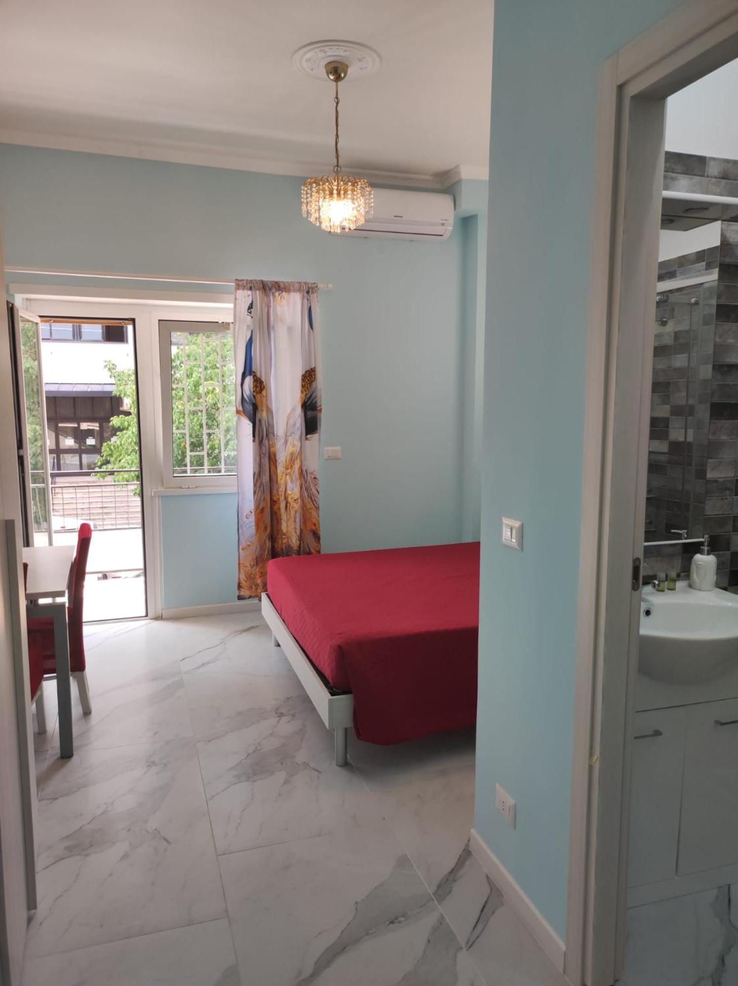 An &lo-luxury - Metro Teano Guest house *