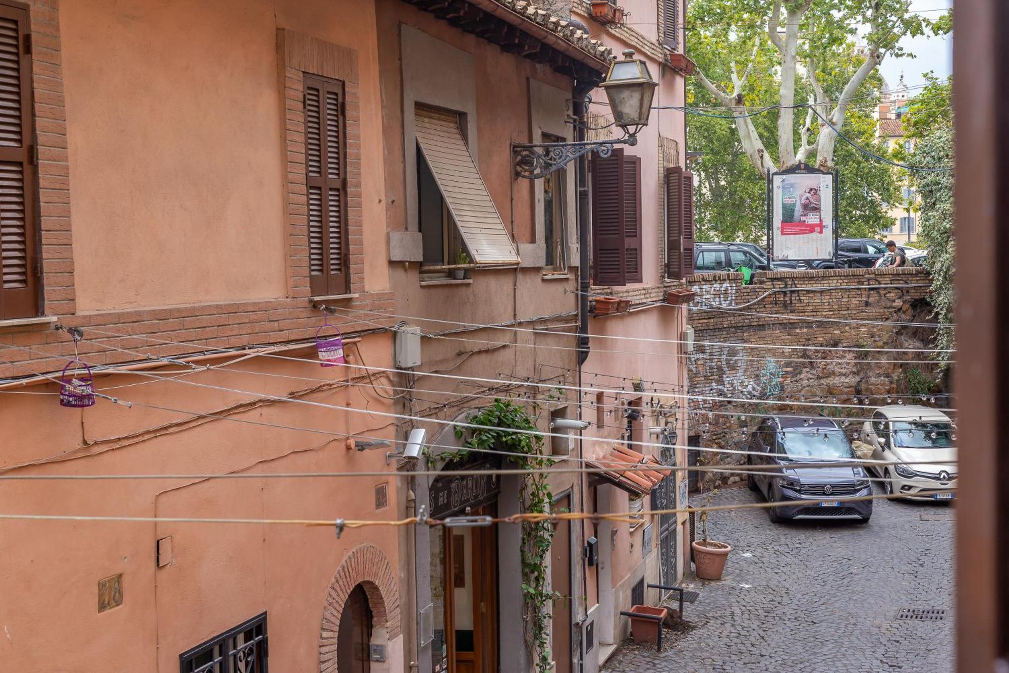Iflat Modern & Comfortable In Trastevere Apartment *