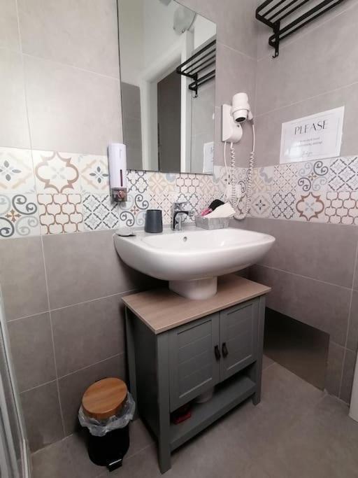 Apartment Grazioso Posizione Ideale Metro C Rome