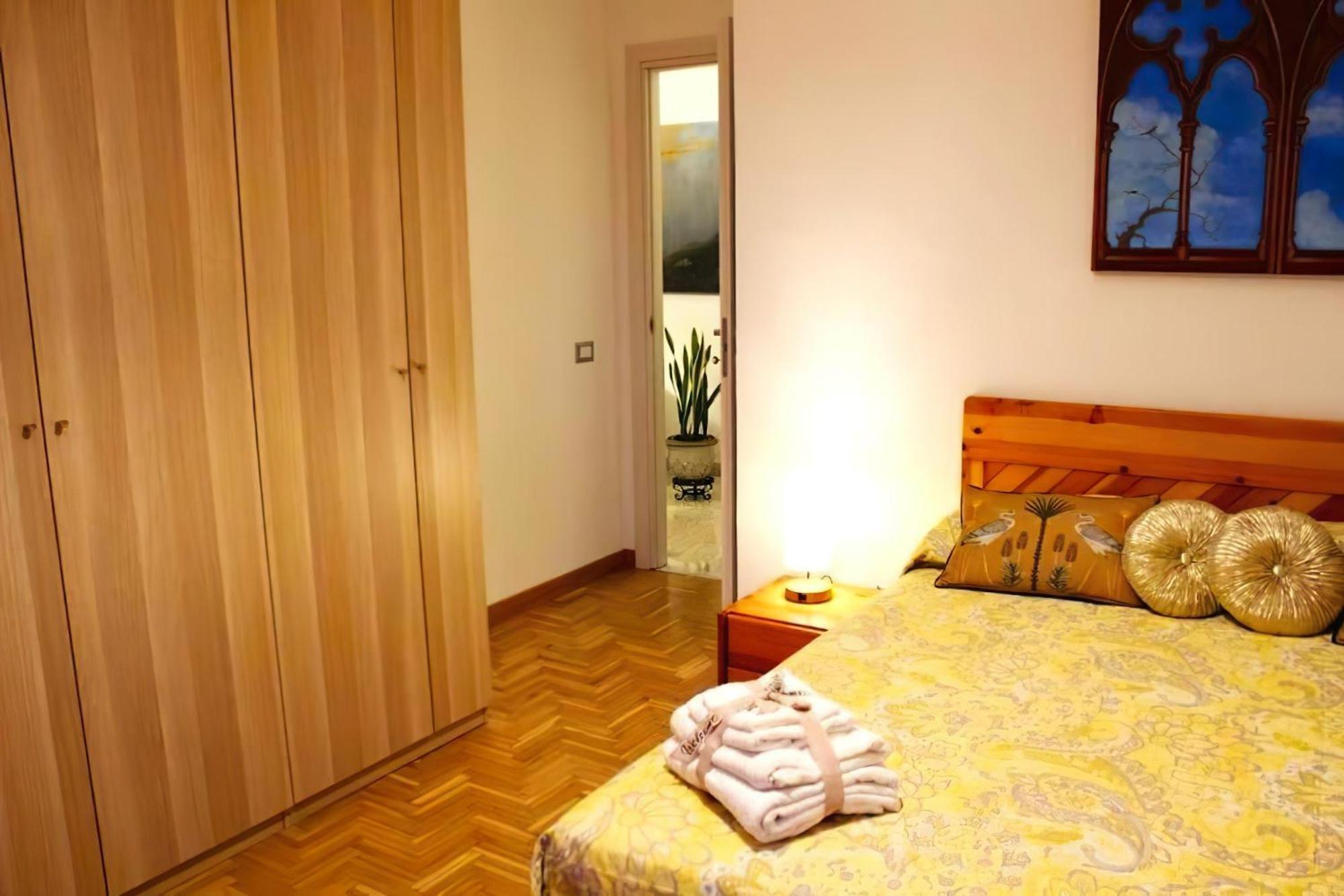 Antonio In Apartment *
