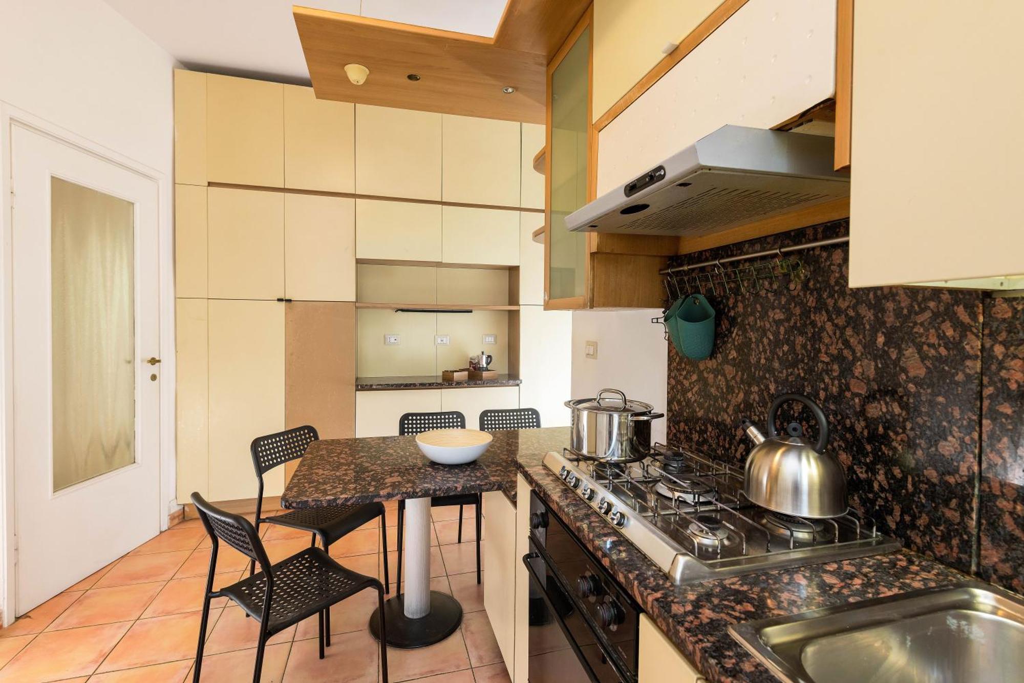 Appartamento Spazioso Vicino Eur Roma