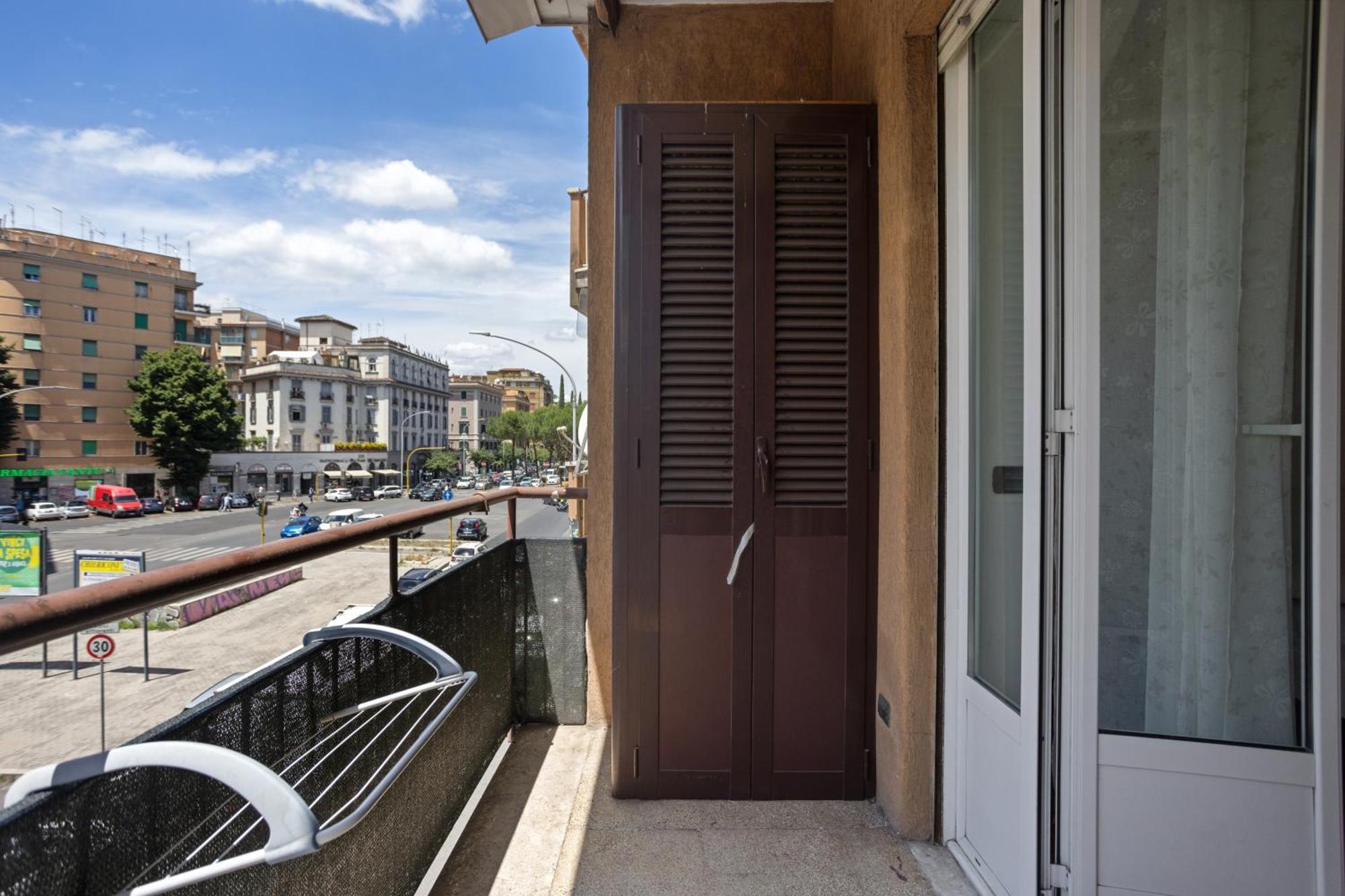 543 Appia Avenue - Metro A * Rome