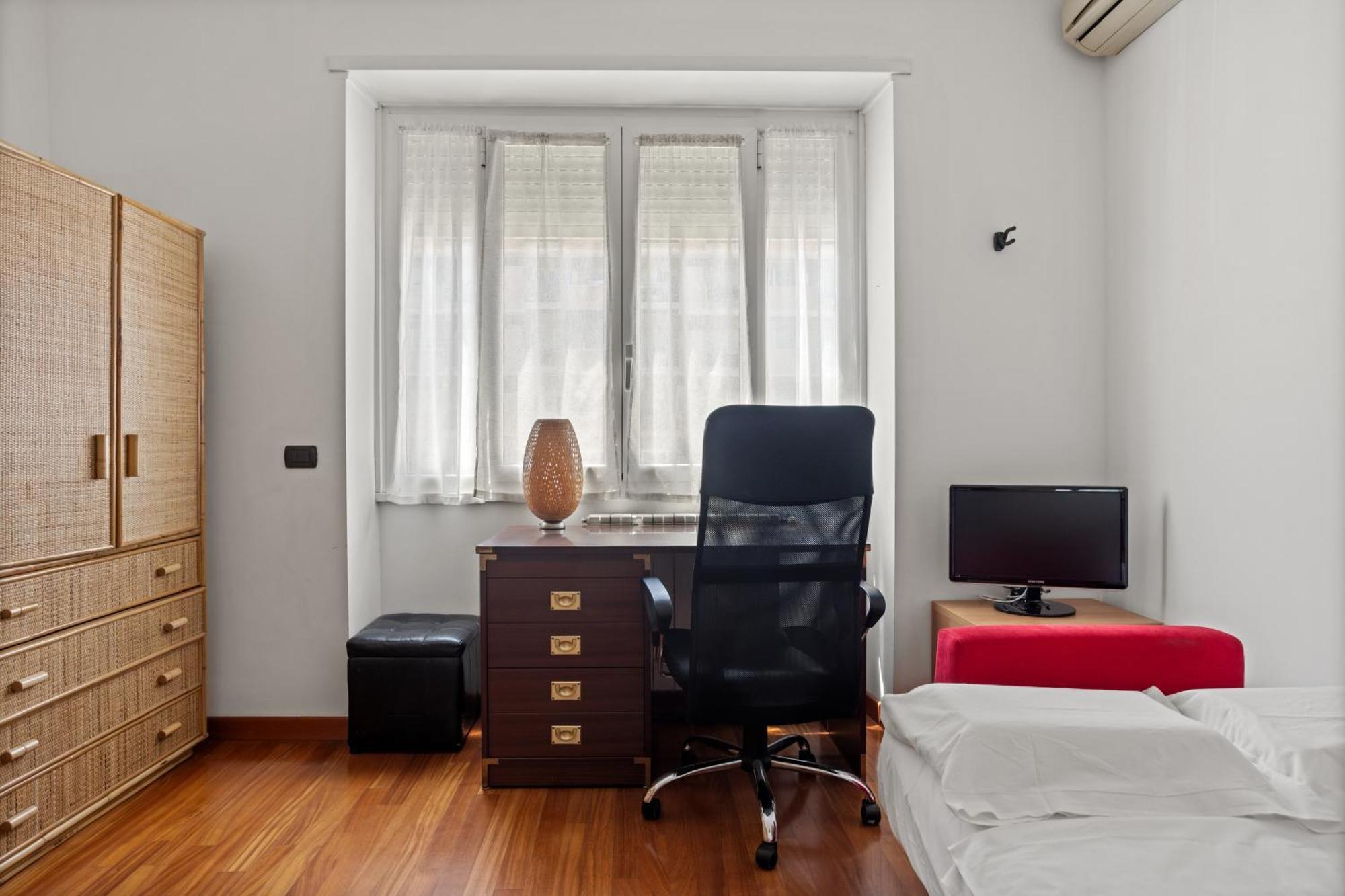543 Appia Avenue - Metro A Rome