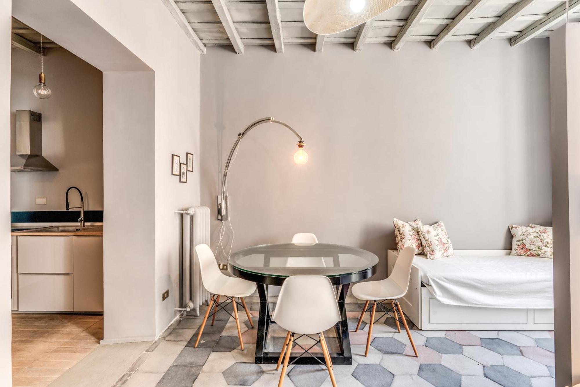 Stylish Flat Near Colosseum Rome