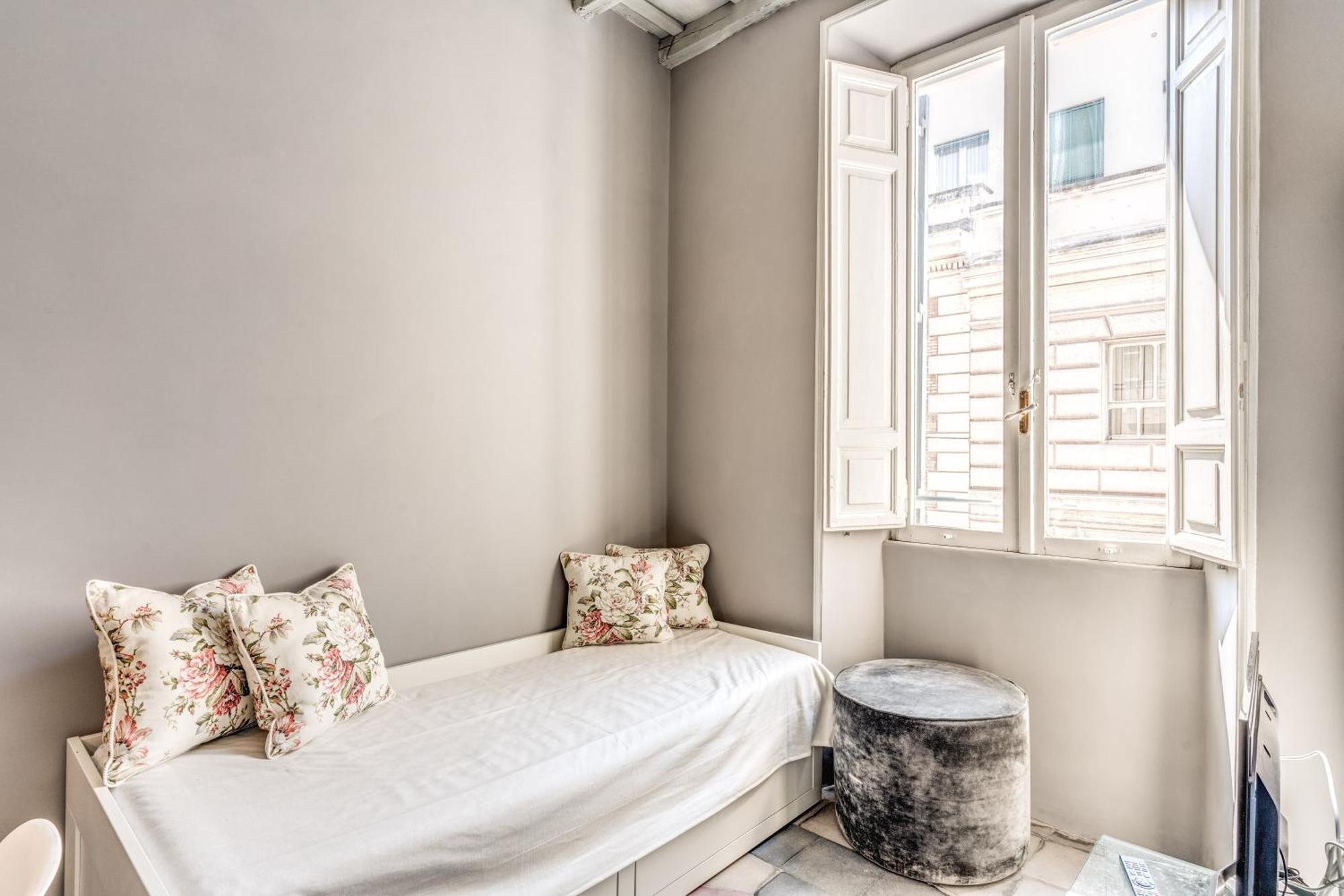 Stylish Flat Near Colosseum Apartment Rome
