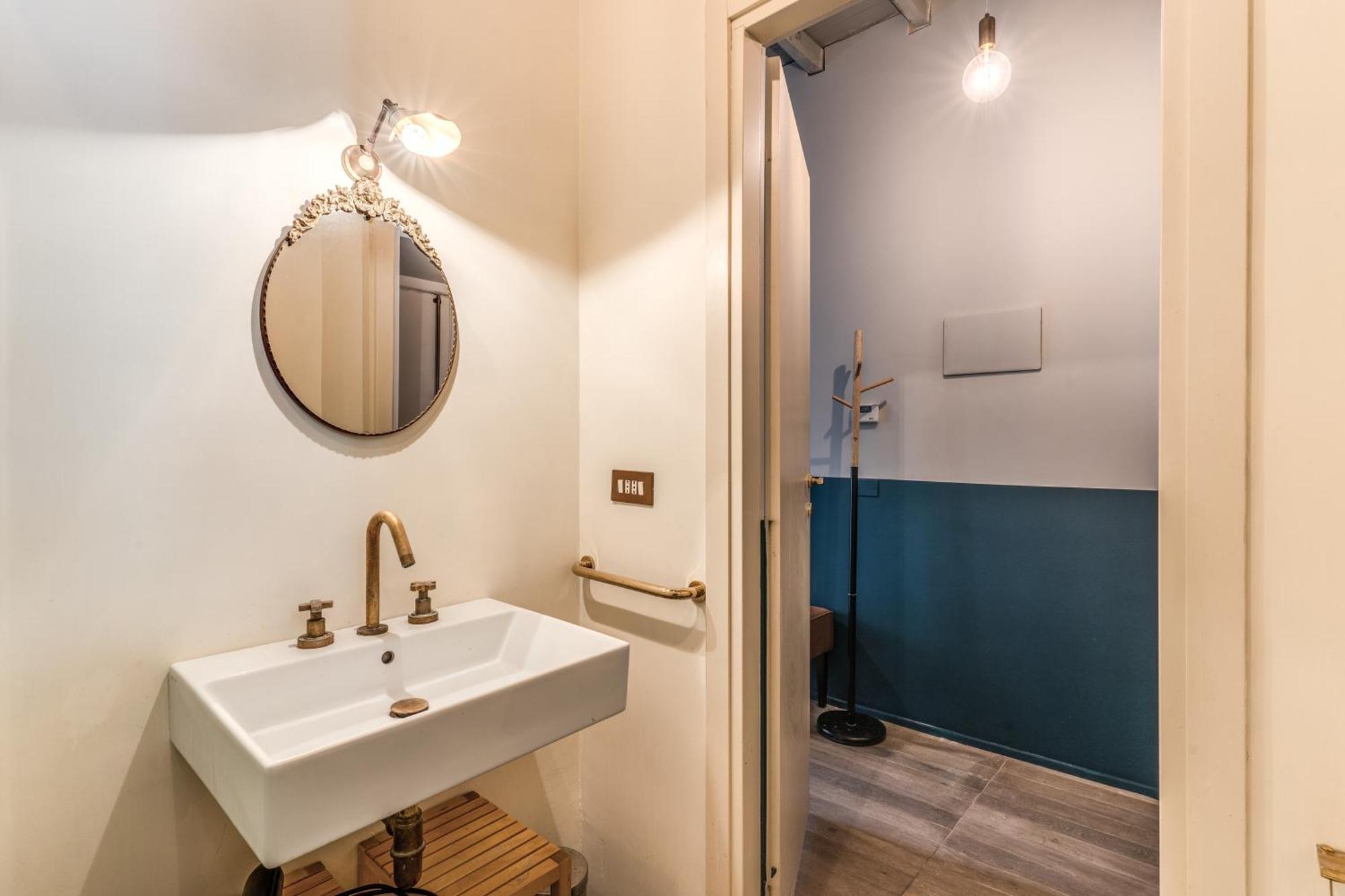 Stylish Flat Near Colosseum Apartment Rome