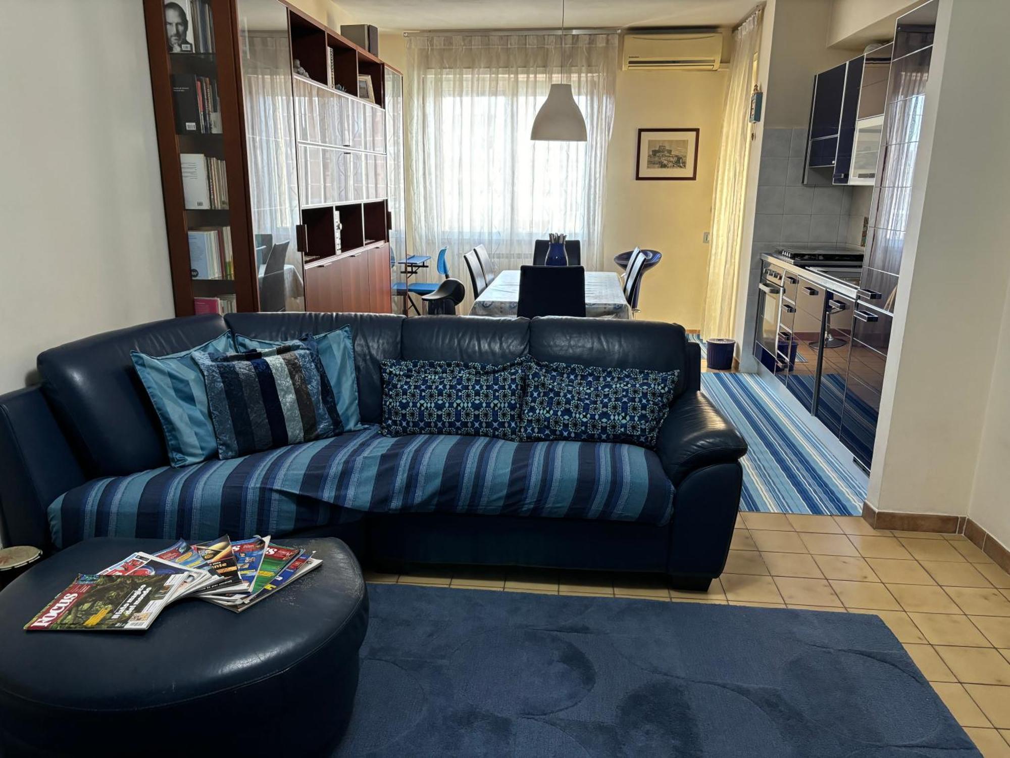 Grelly's House - In - 50 Meters From The Metro Apartment