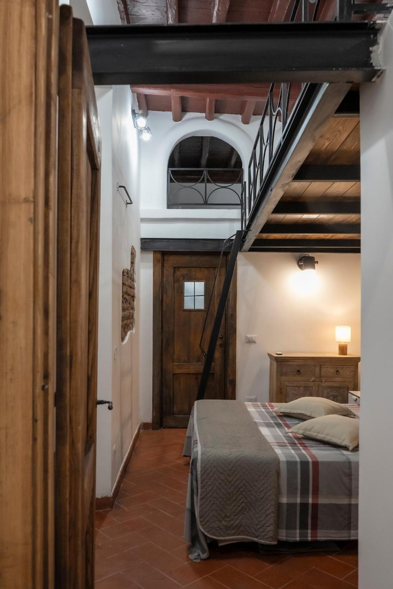 Apartment Domus Superior Capocci - Colosseum - Rione Monti Rome