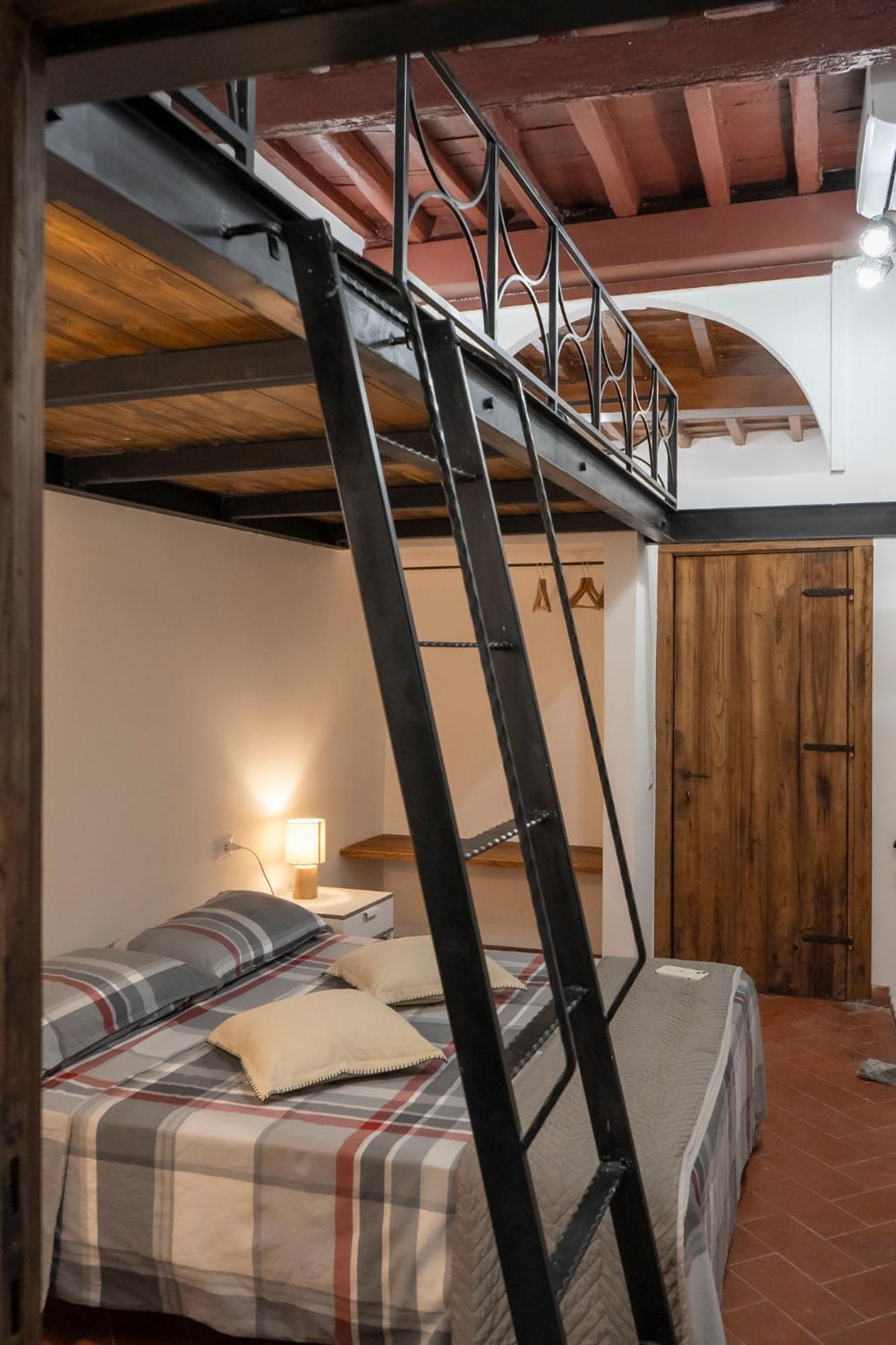Apartment Domus Superior Capocci - Colosseum - Rione Monti