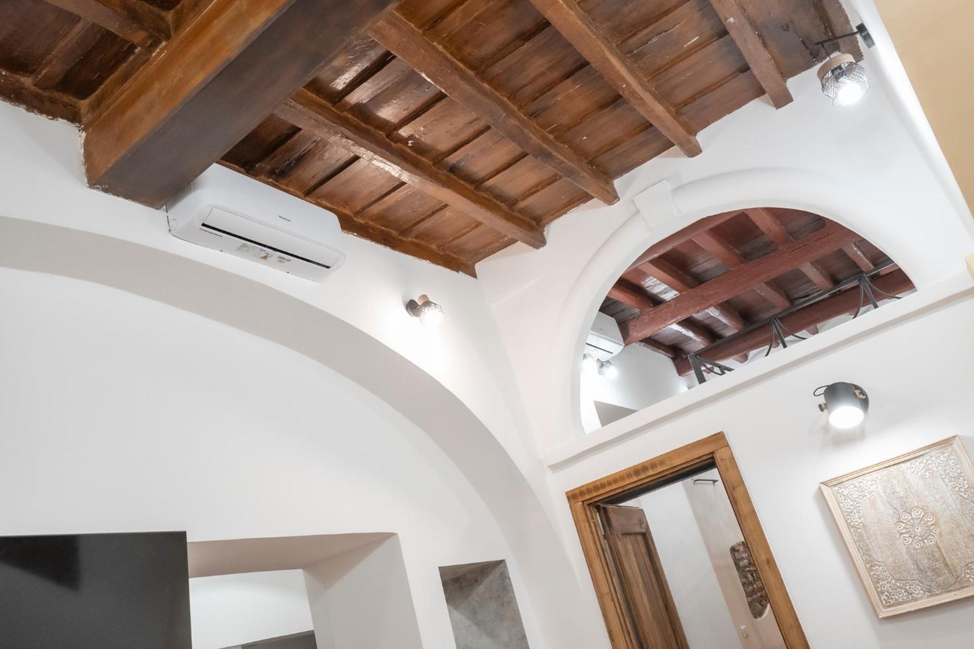 Domus Superior Capocci - Colosseum - Rione Monti * Rome