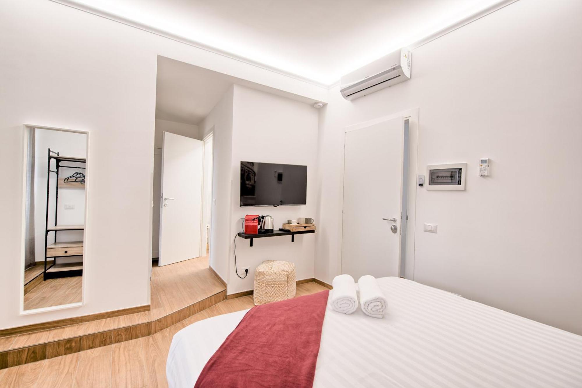 Caesar's Quarters - Private In Guest house *