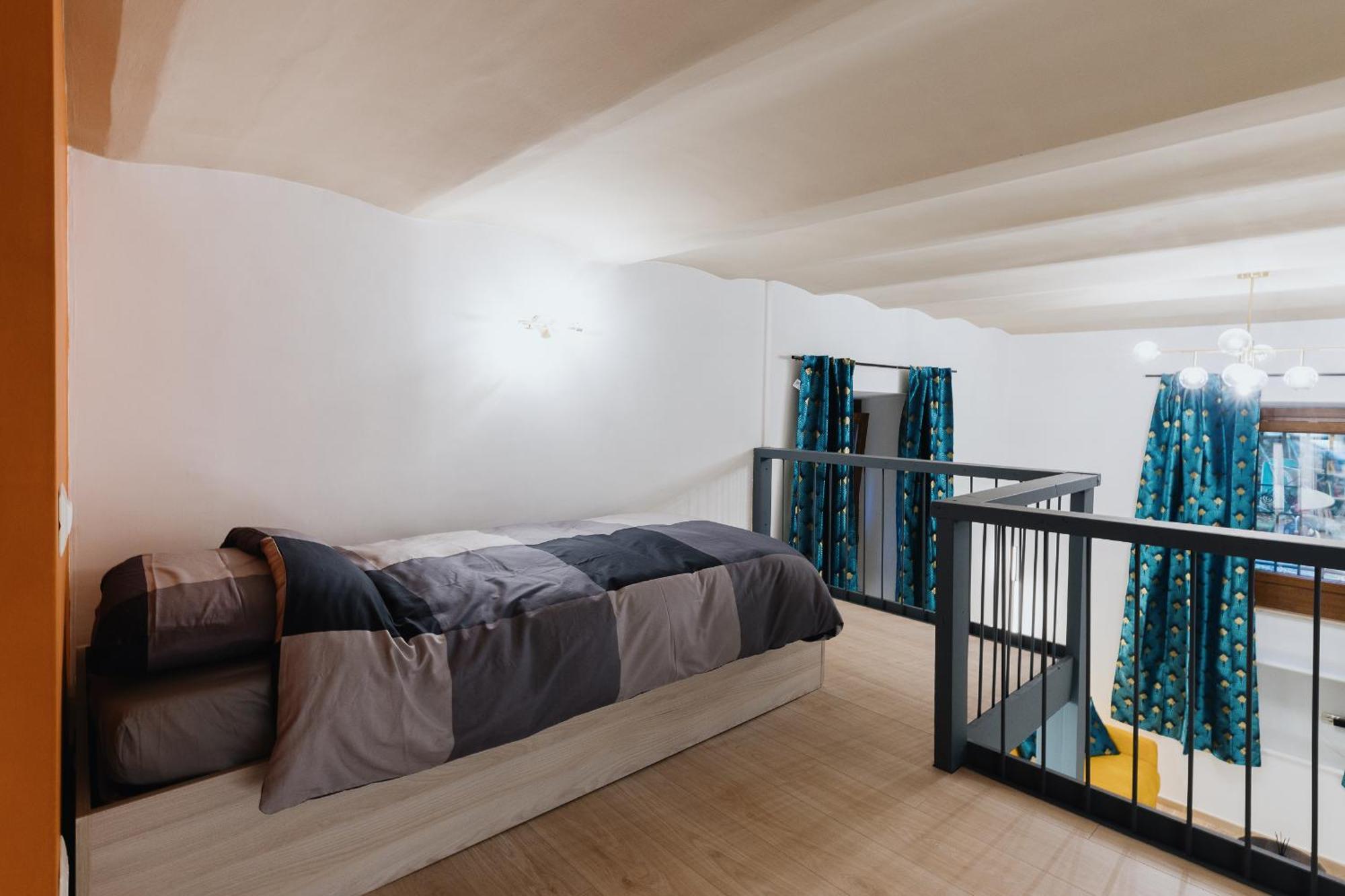 Modern Loft In Apartment *