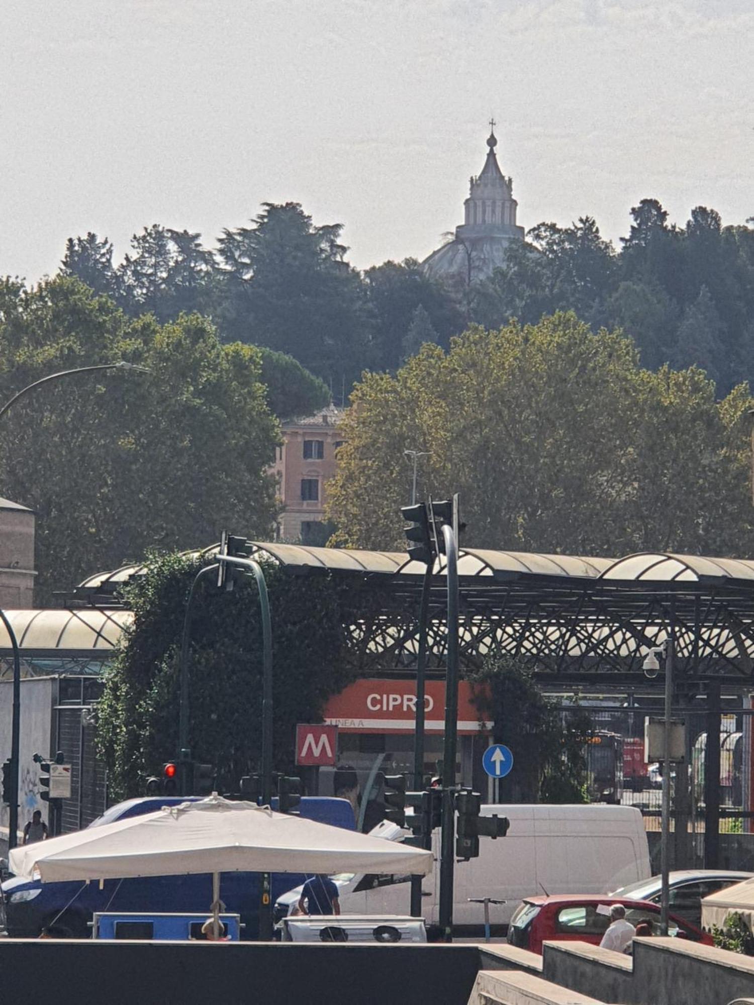 Vaticano The Pope's House * Roma