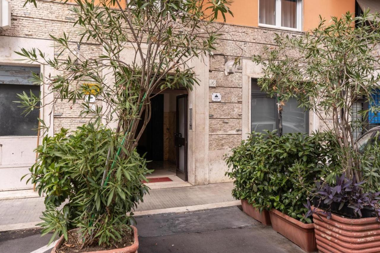 Delia's Vatican House Near St Peter's Apartment *