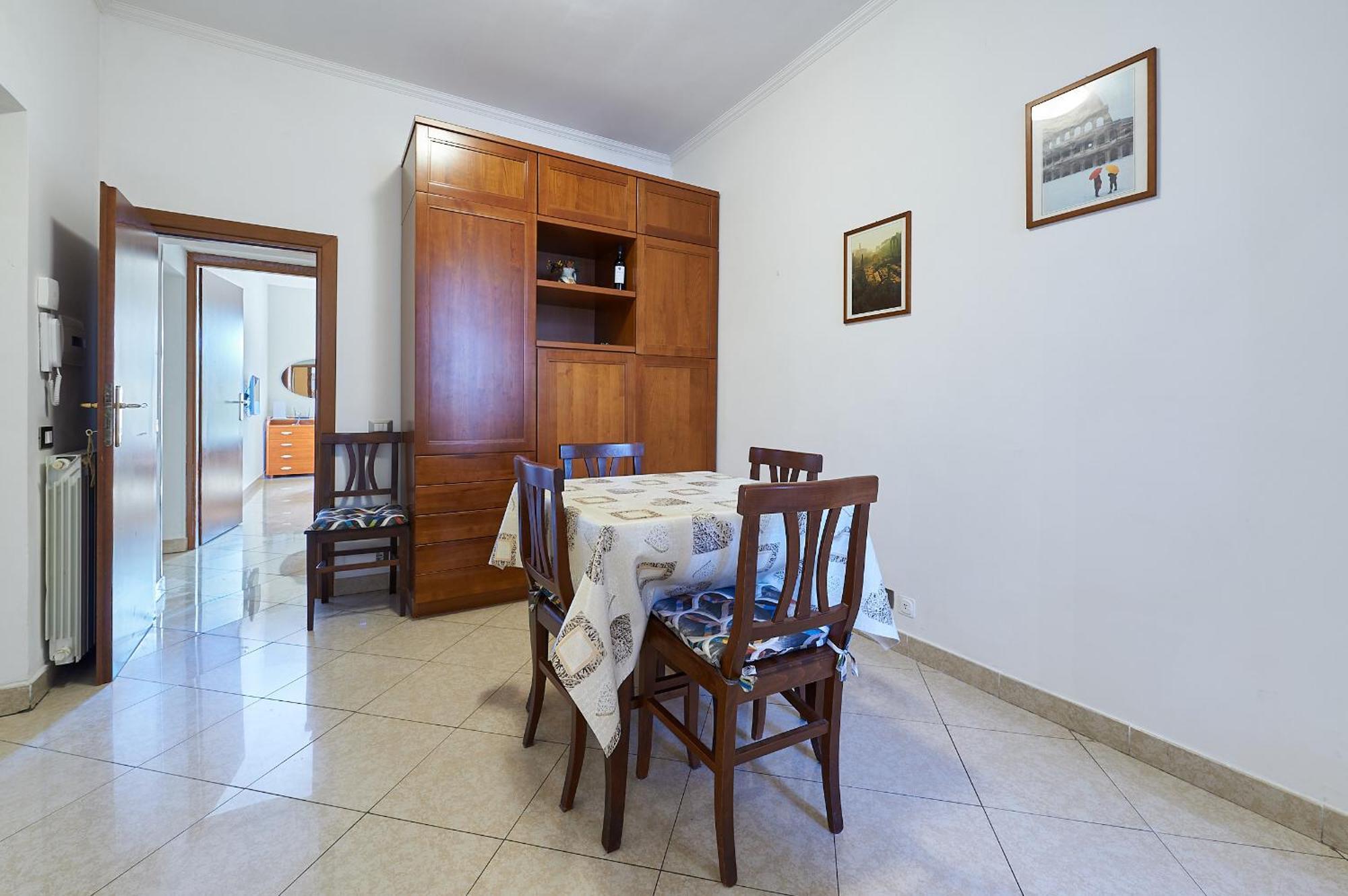 Close To The Spanish Steps, Wifi, Air Cond, 2 Bedrooms Holiday home *
