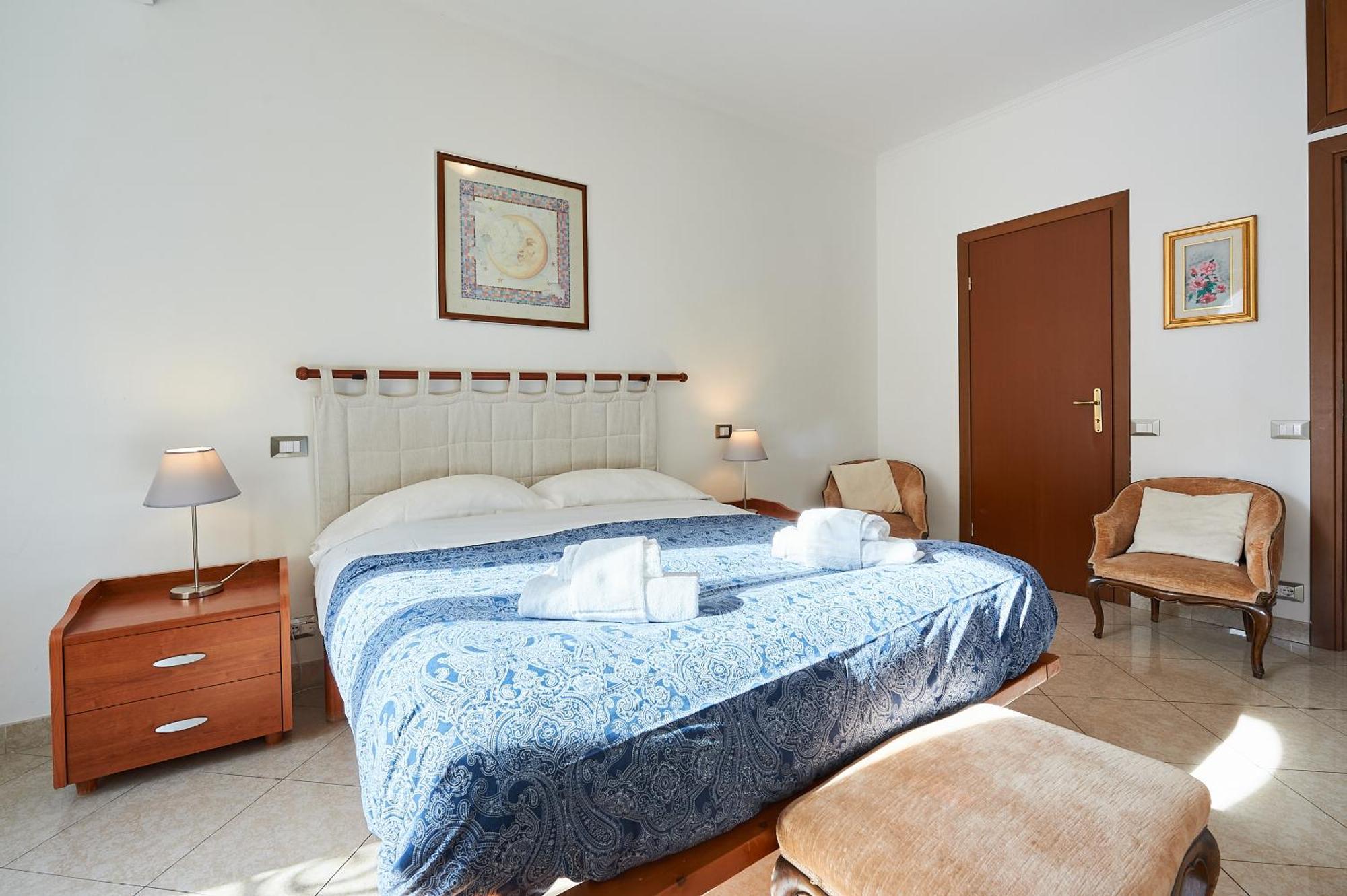 Close To The Spanish Steps, Wifi, Air Cond, 2 Bedrooms Holiday home Rome