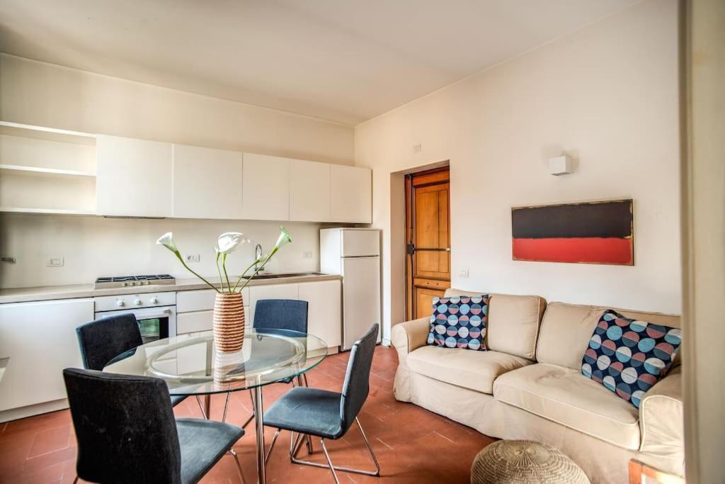 Apartment Charming House By The Colosseum